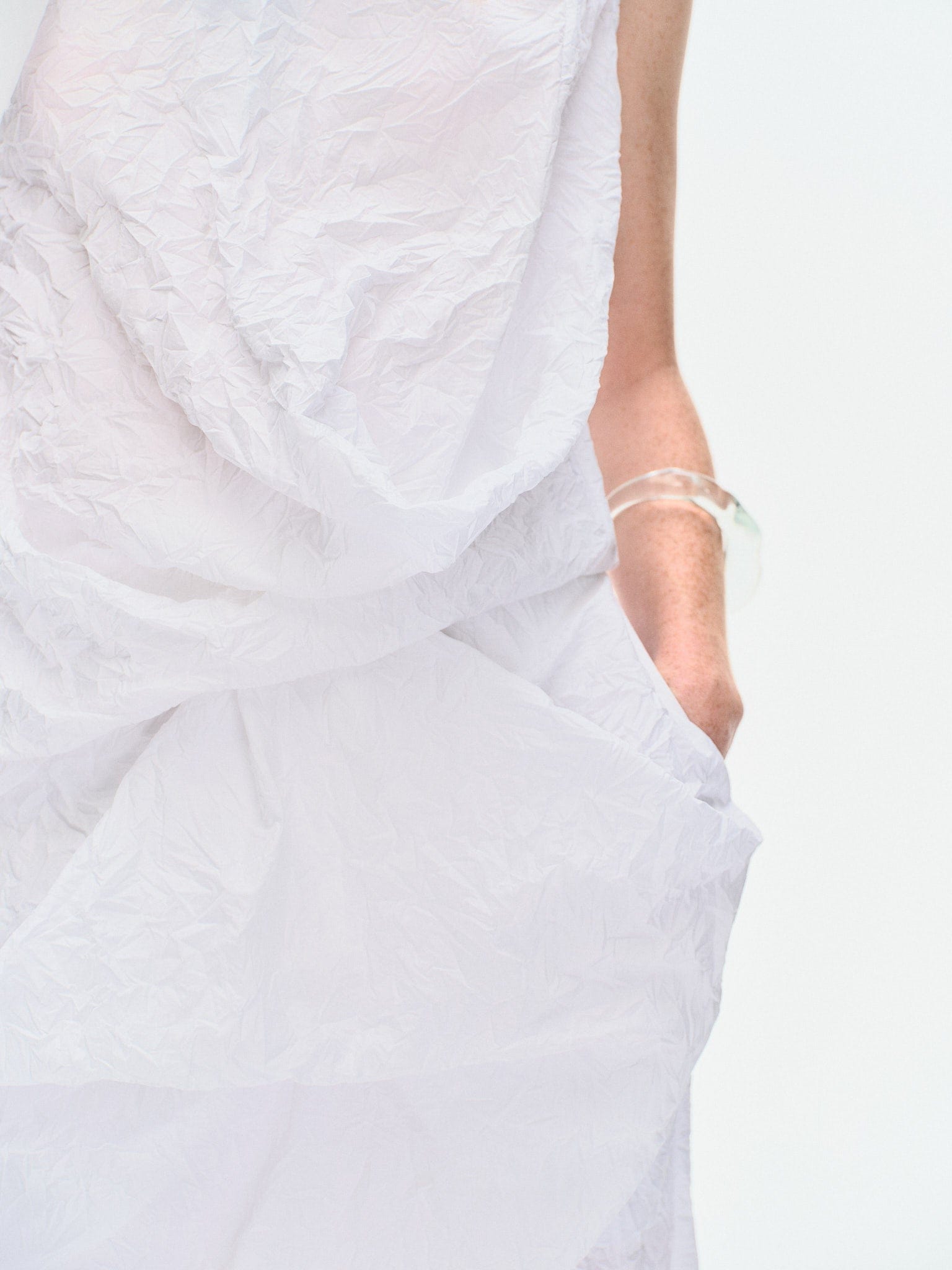 WHITE CRINKLED TEXTURE POLYESTER SLEEVELESS TOP made by YIBRI