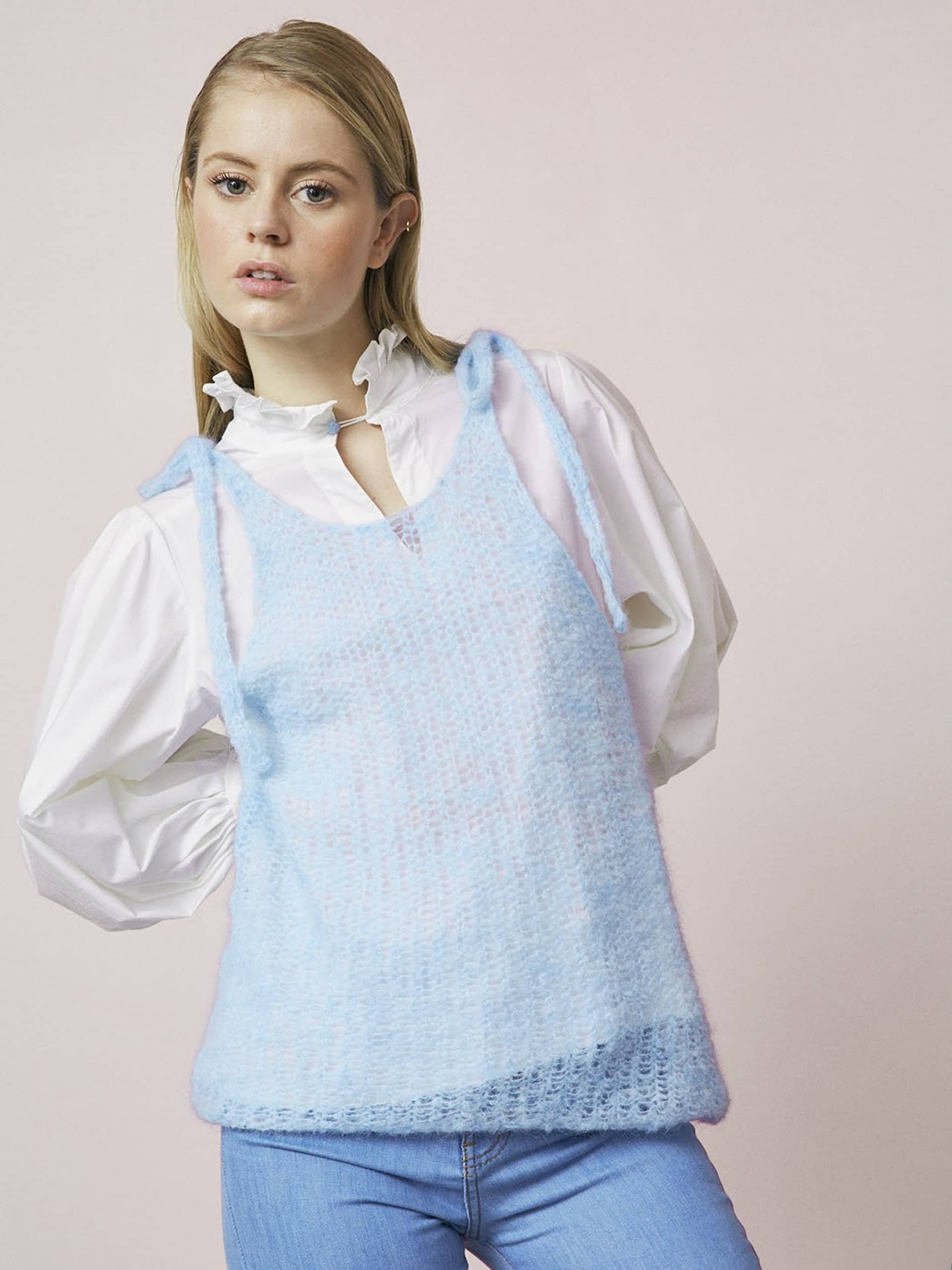 TIRI top in Blue made by AYNI