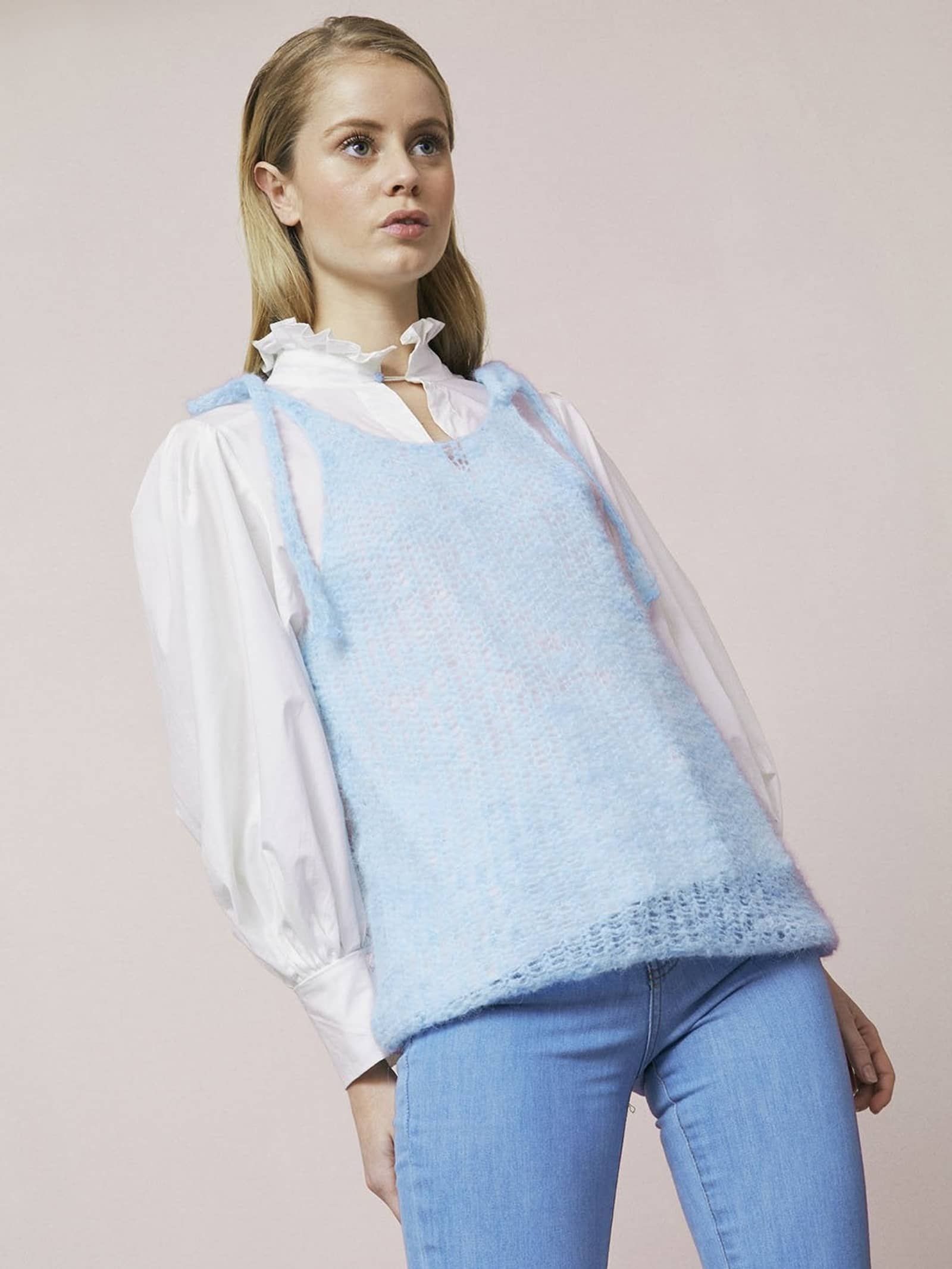 TIRI top in Blue made by AYNI