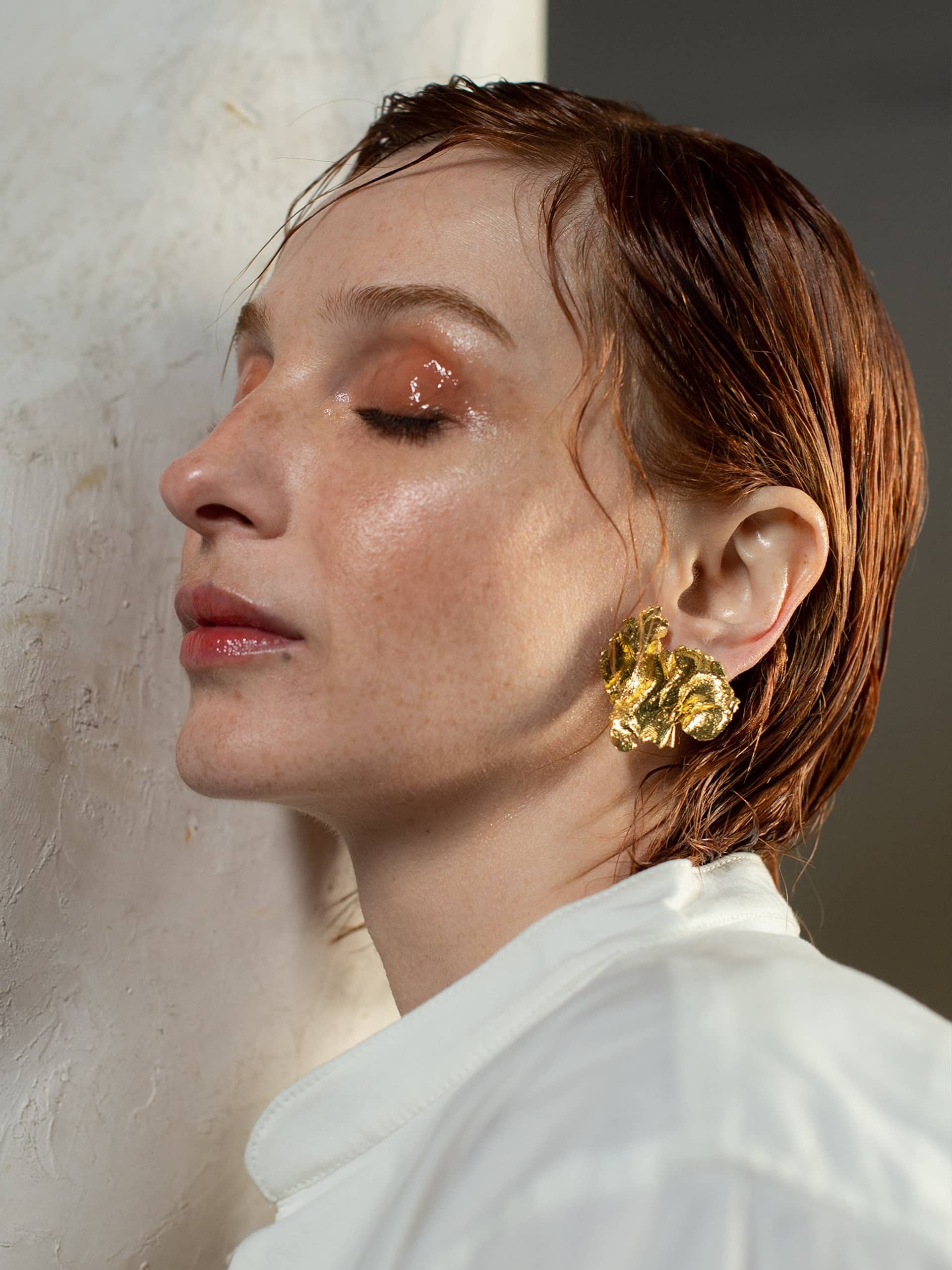 Artemis Goddess Earrings Gold in Gold made by Eva Remenyi