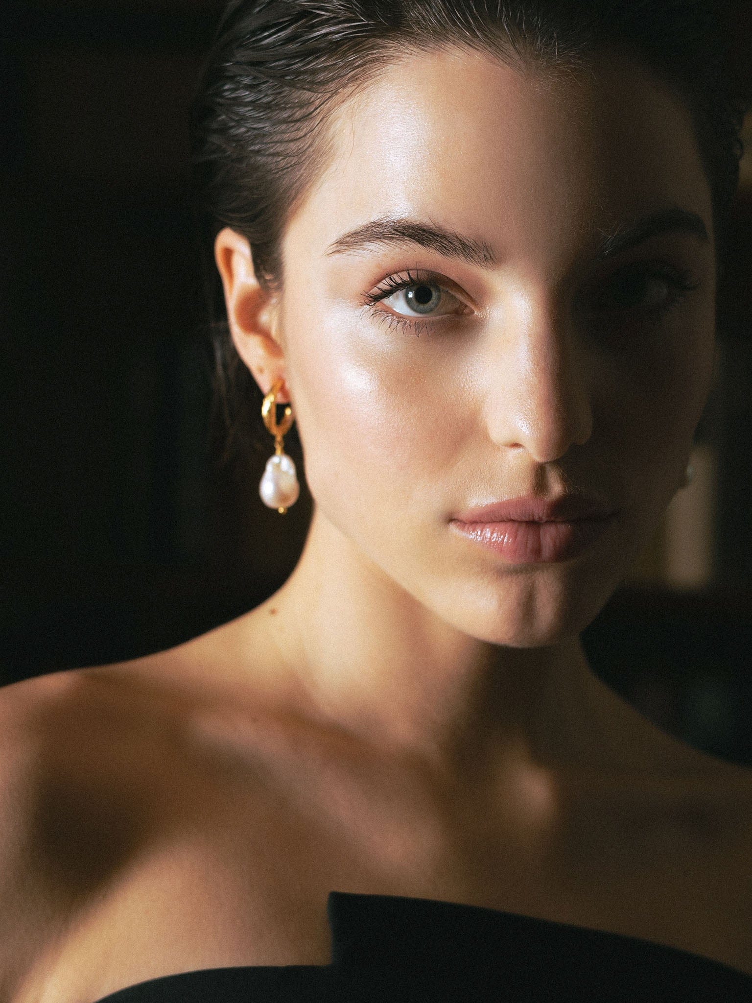 Archaic Pearl Hoop Earrings made by Eva Remenyi