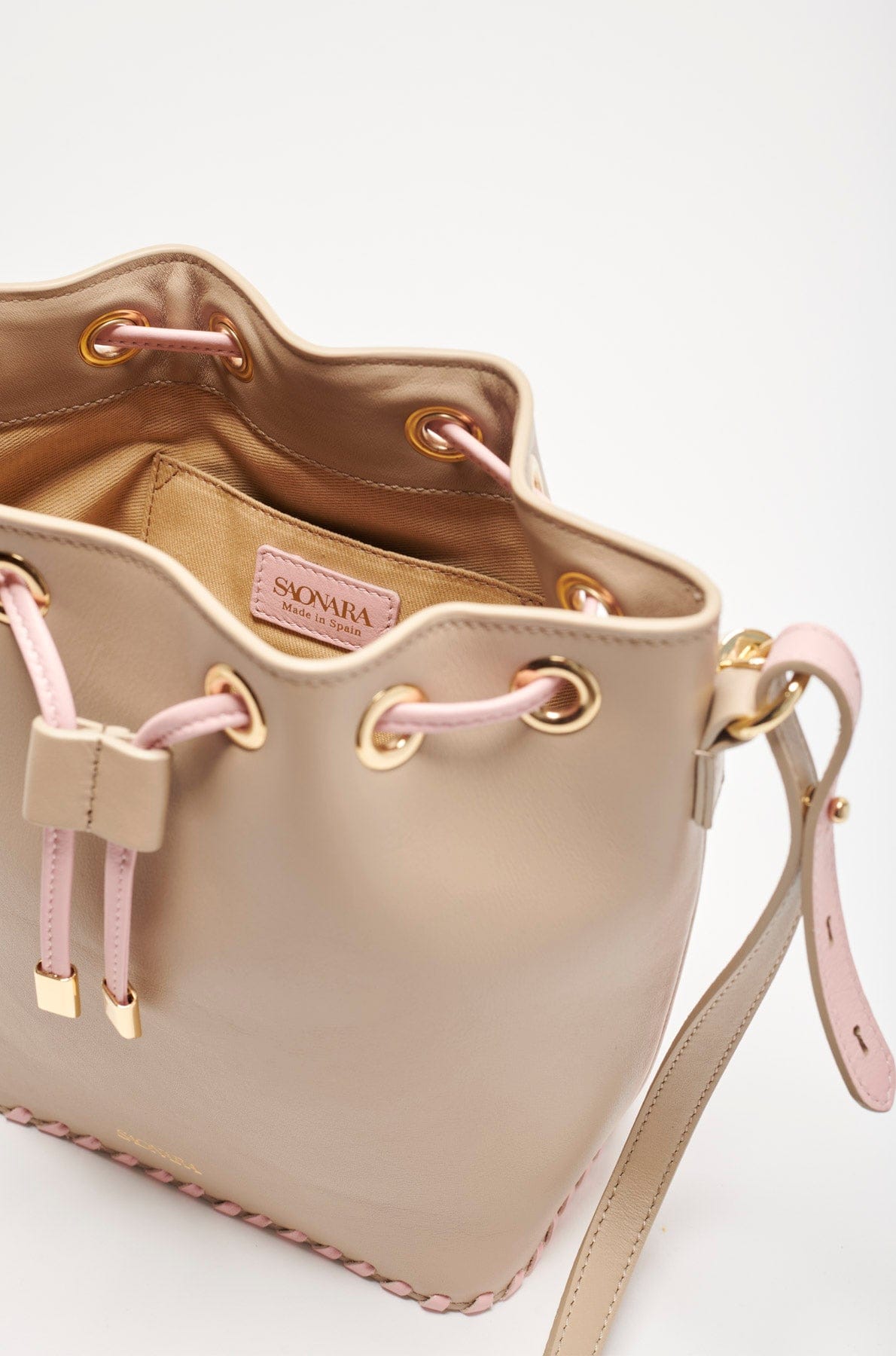 SAONARA BUCKET TAUPE/PEONY LEATHER made by Saonara