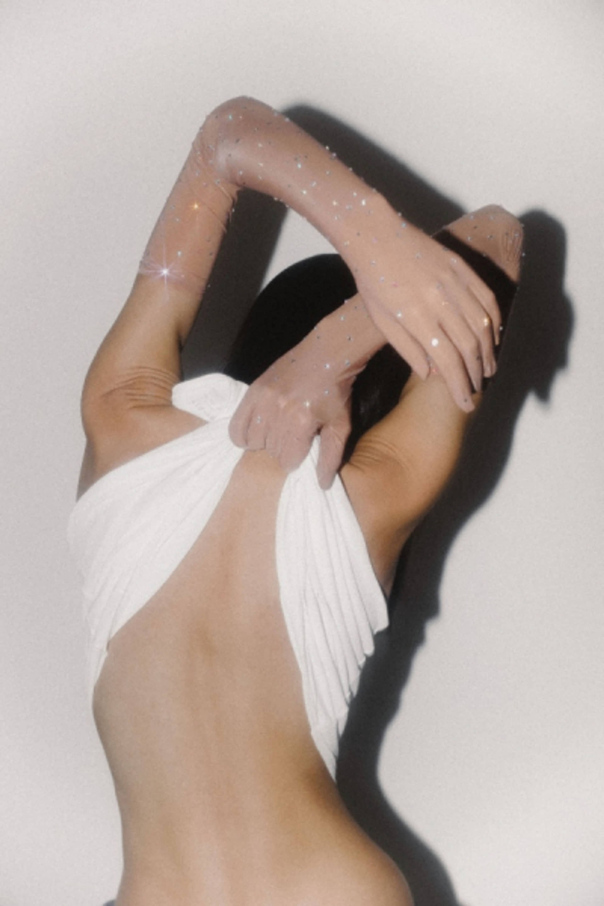 "BE A DIVA" CRYSTAL GLOVES made by NUÉ