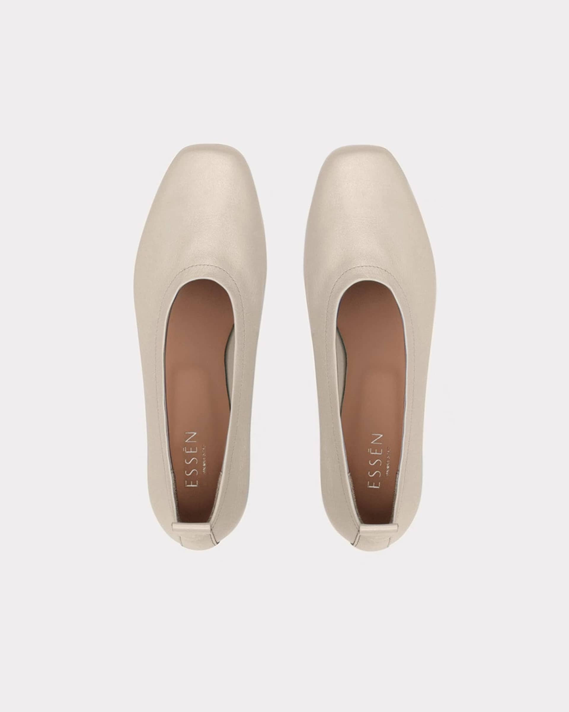 The Foundation Flat - Ivory made by ESSEN