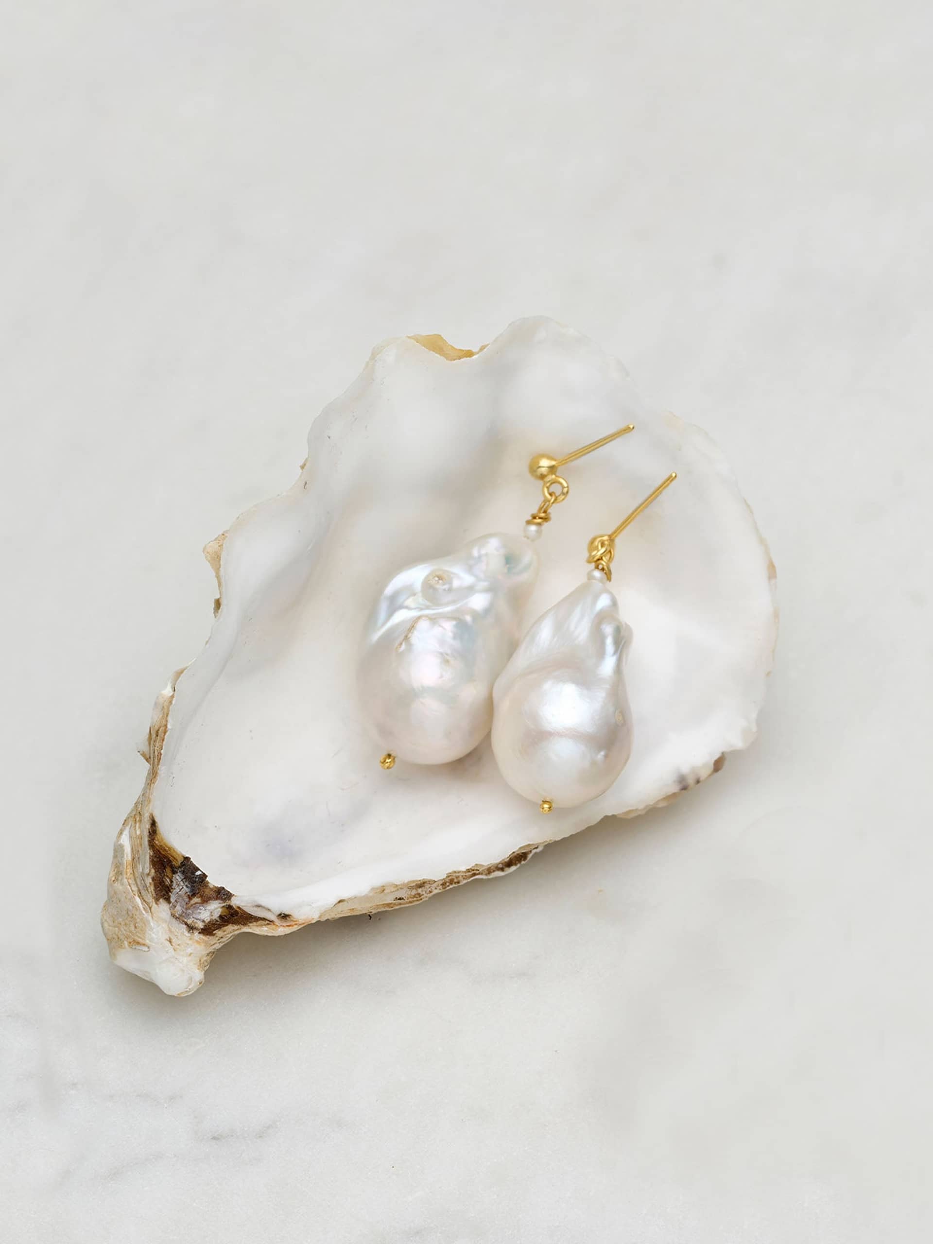 Giséle Baroque Pearl Earrings made by Eva Remenyi