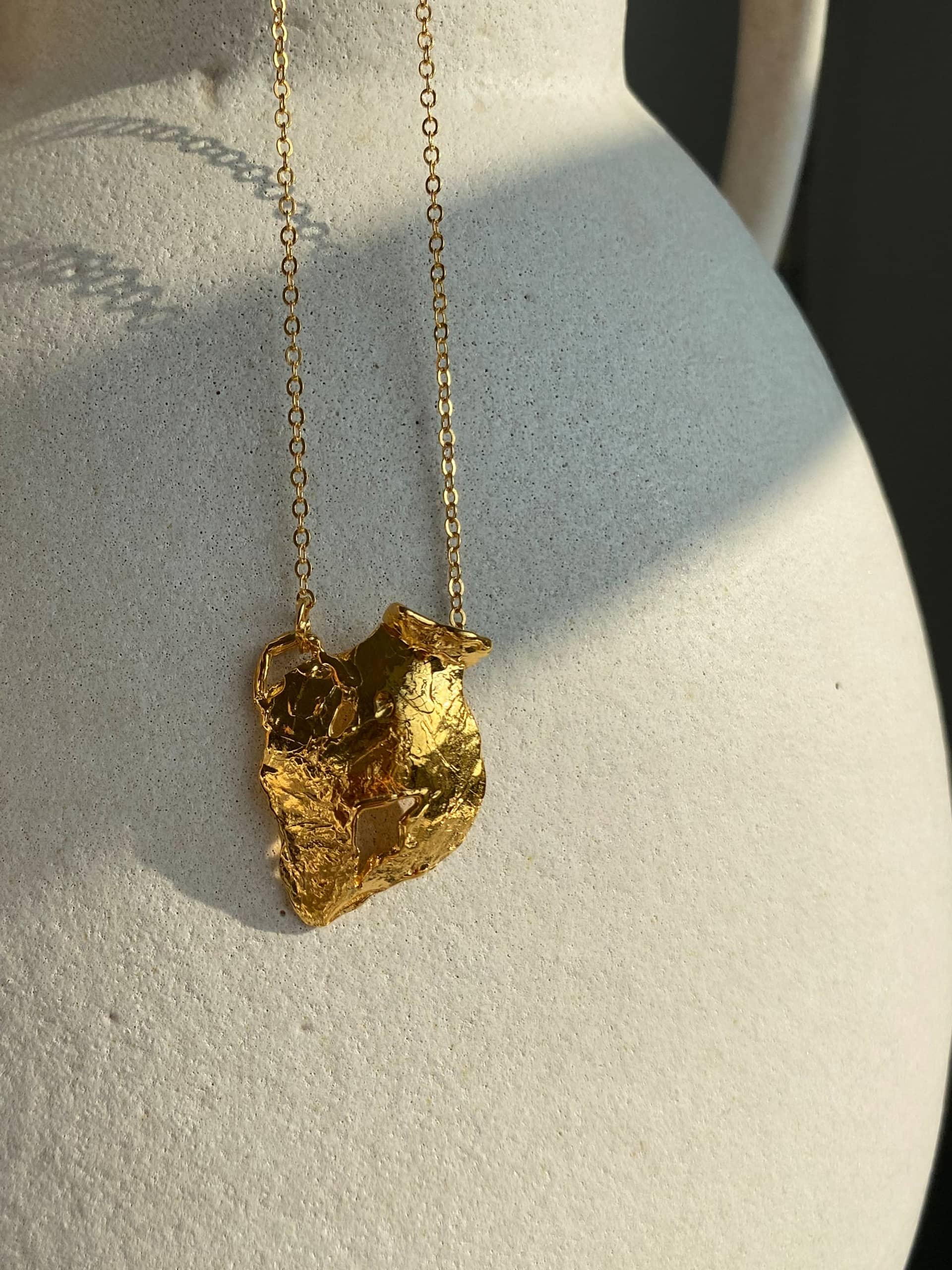 Vacation Small Amphora Necklace Gold in Gold made by Eva Remenyi