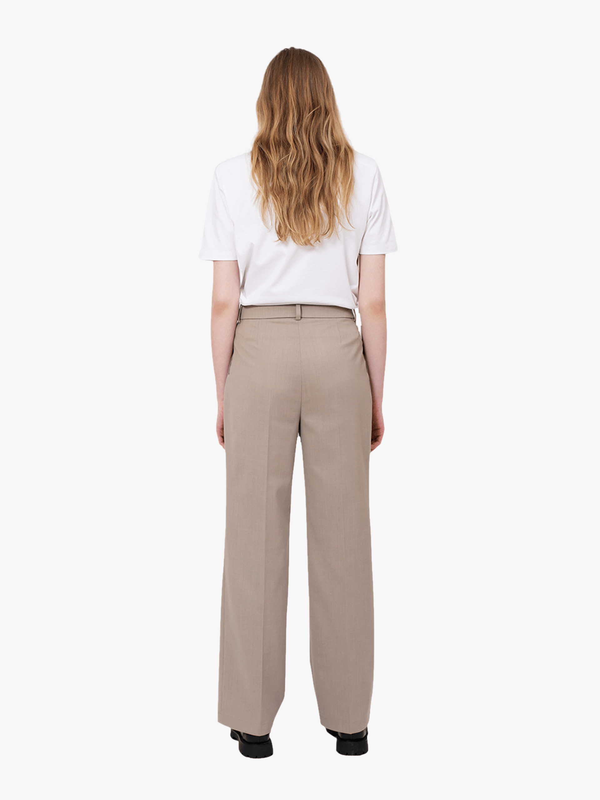 Théa T-shirt in White made by AÉRYNE