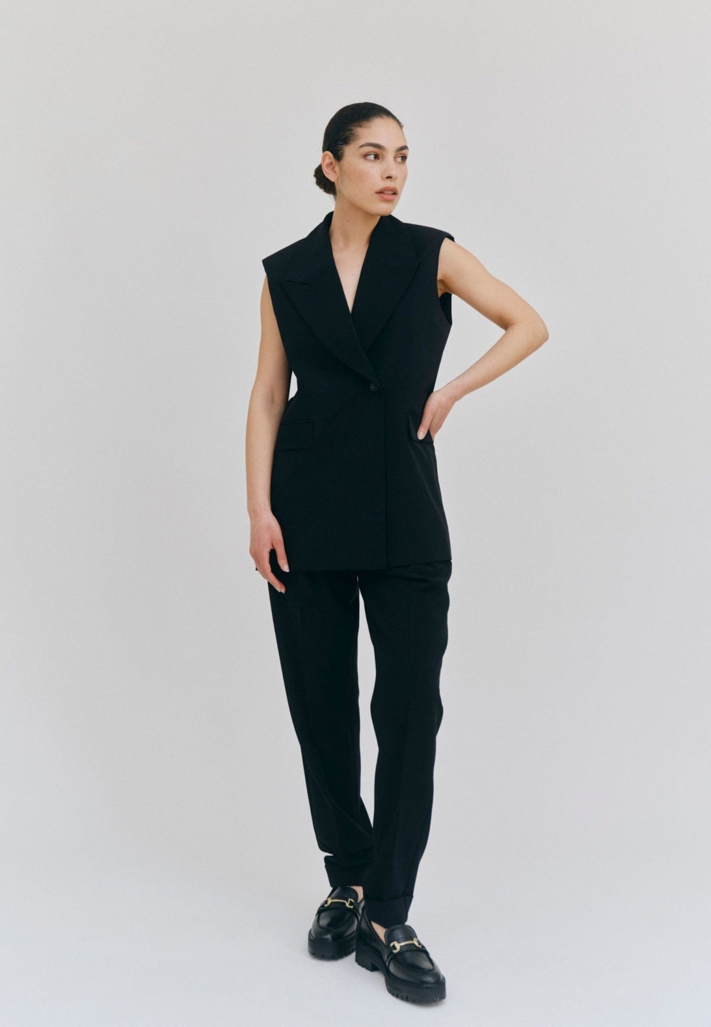 Phoebe Vest - Black made by HERSKIND