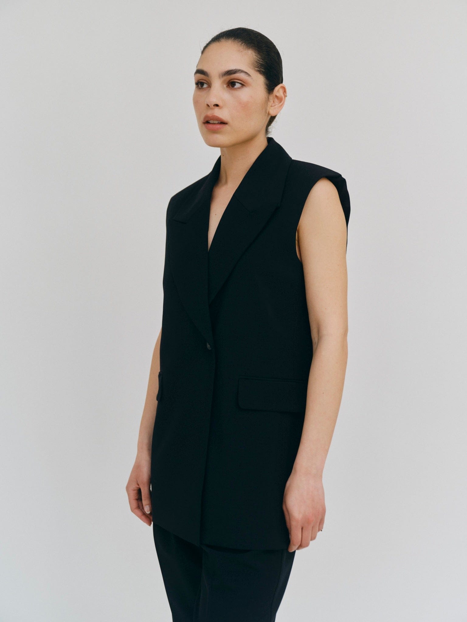 Phoebe Vest - Black made by HERSKIND