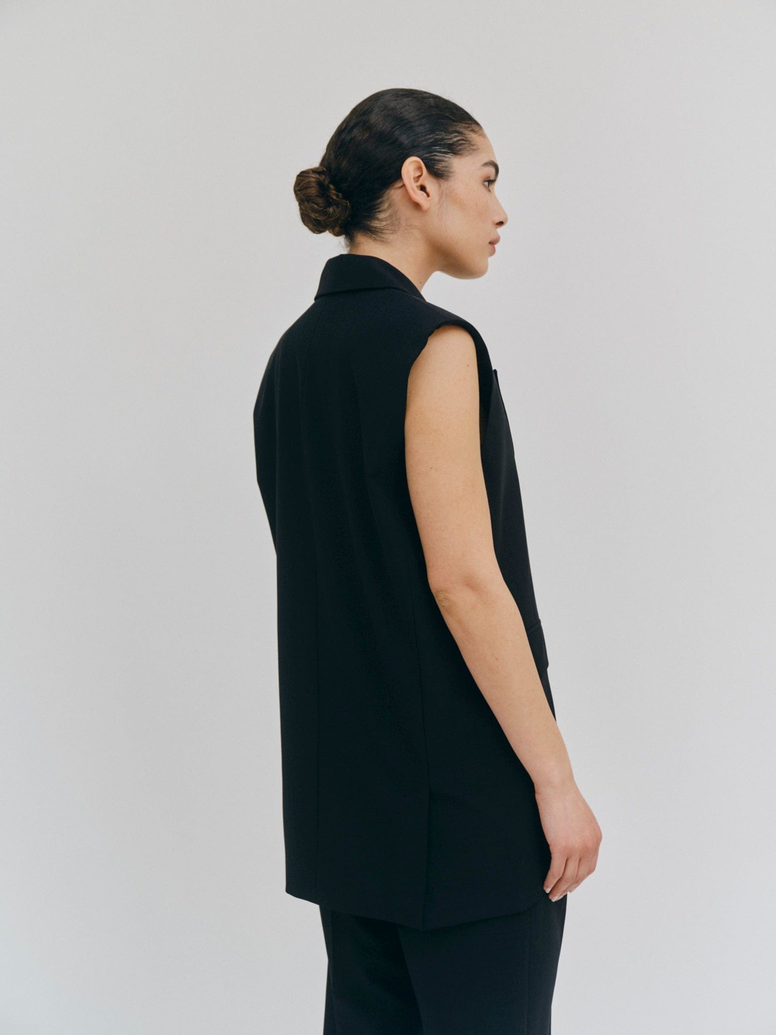 Phoebe Vest - Black made by HERSKIND