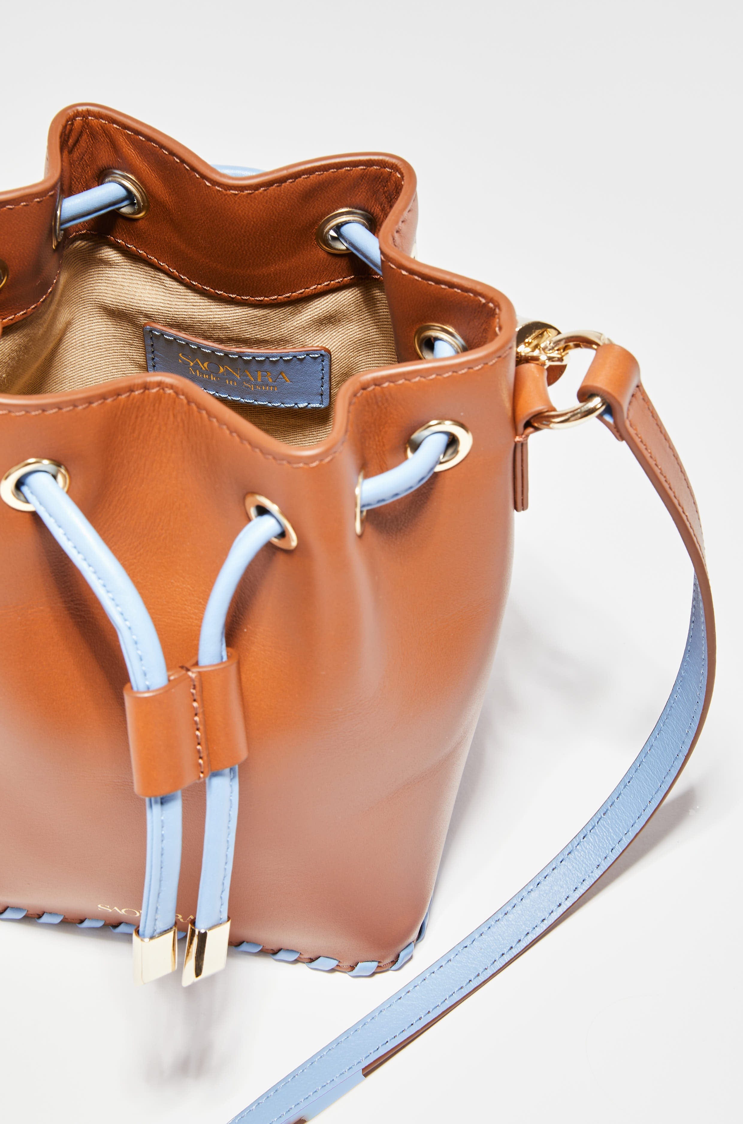 SAONARA MINI BUCKET CARAMEL / BLUE SKY LEATHER made by Saonara
