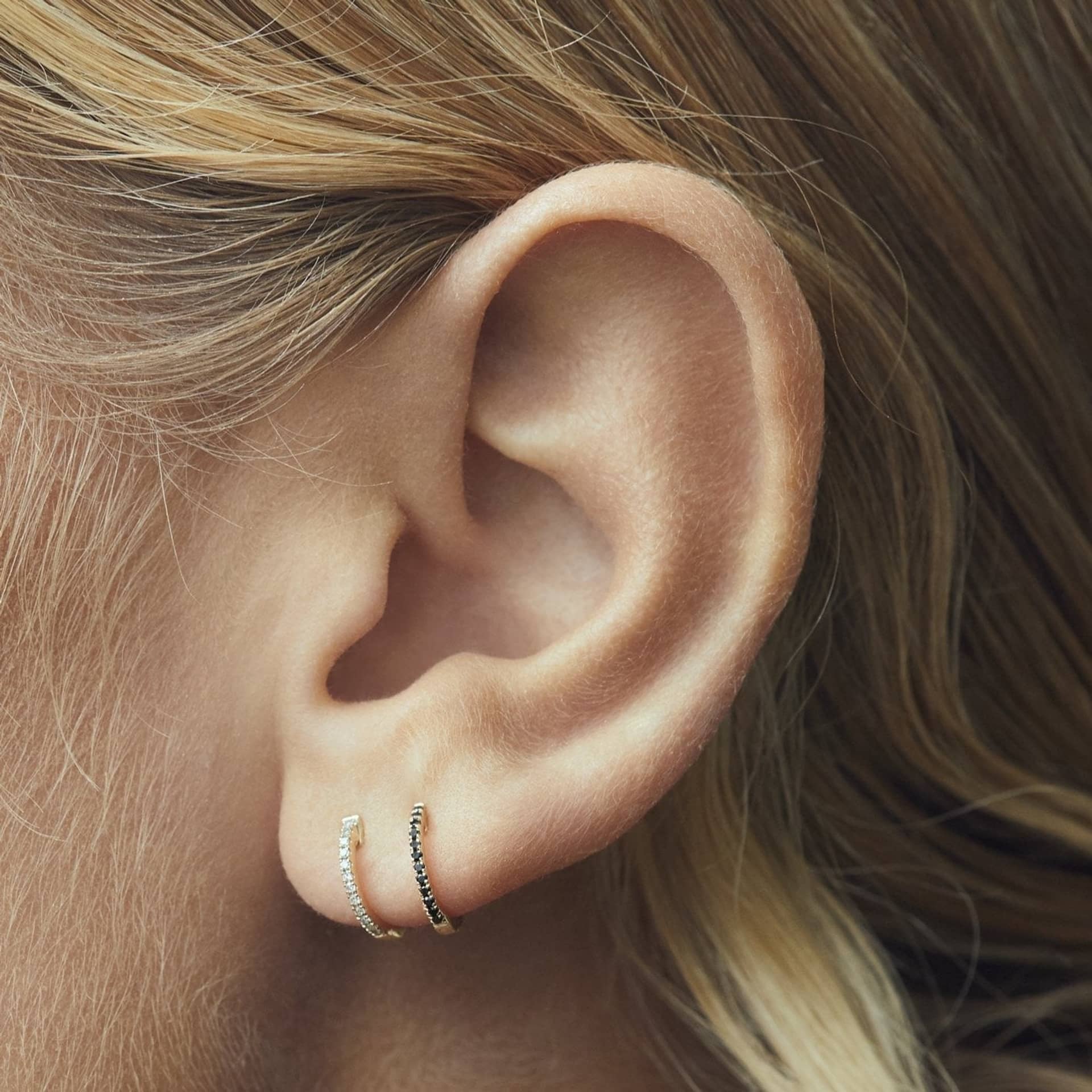 HOOP BLACK/WHITE DIAMOND & YELLOW GOLD - 10mm made by ENNUI