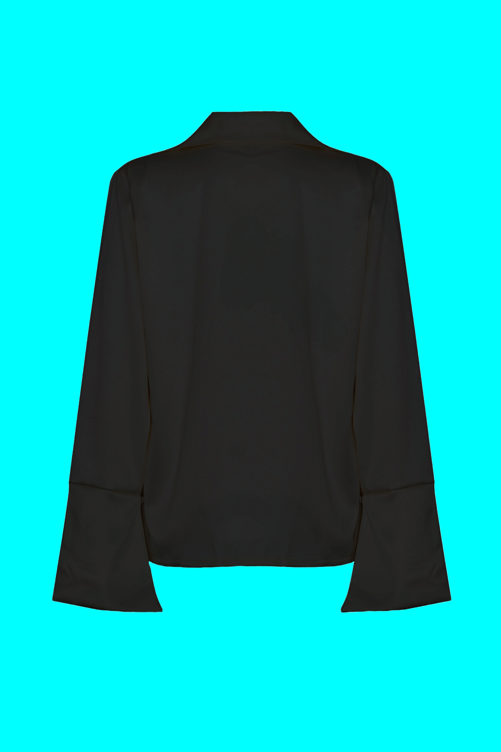 Lirio Shirt in Black made by Camila Sarmiento