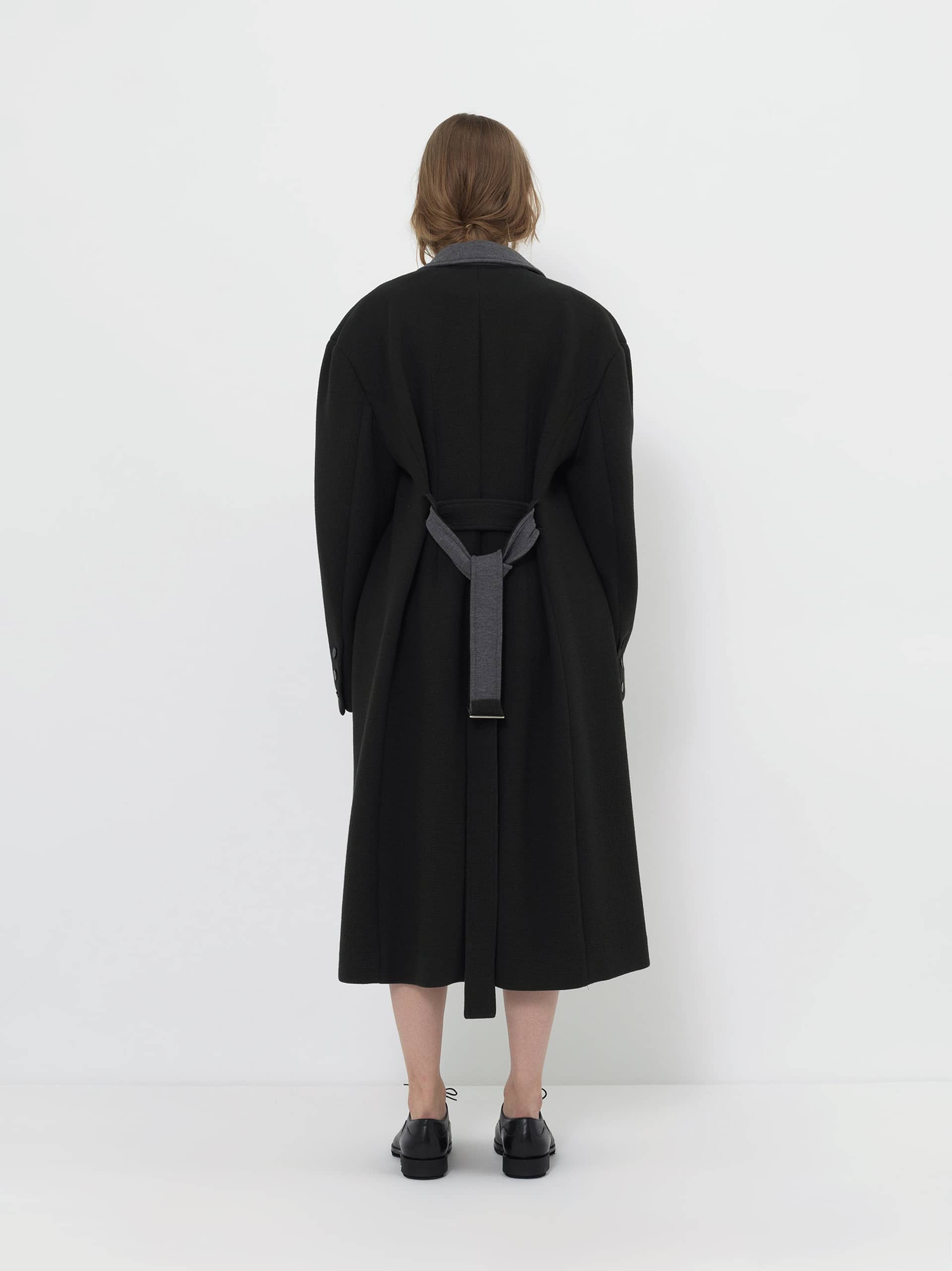 LONG COAT WITH CONTRAST COLLAR IN BLACK made by YIBRI