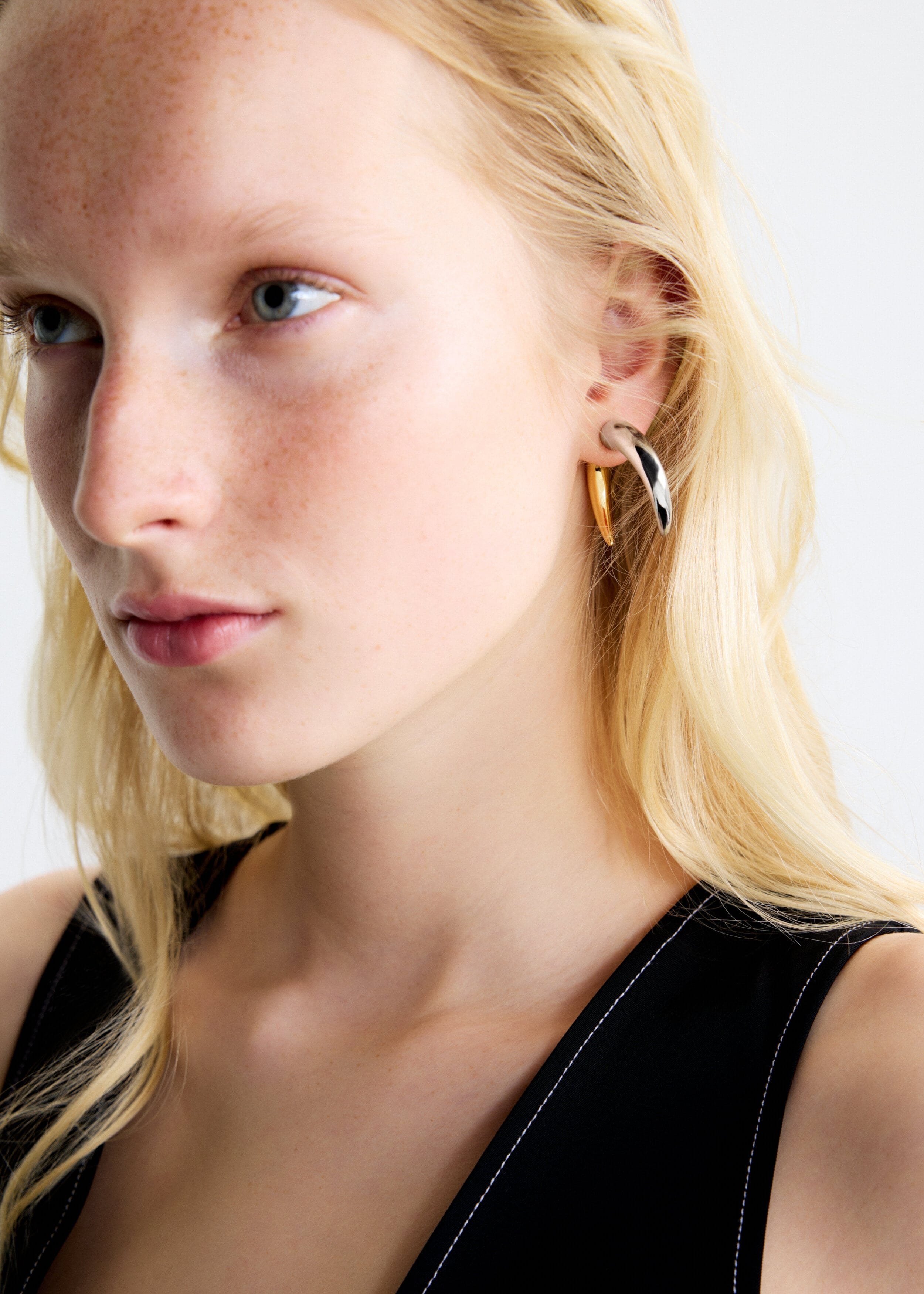 Crescent earrings - Gold/Silver in Multi color made by POEM Objects