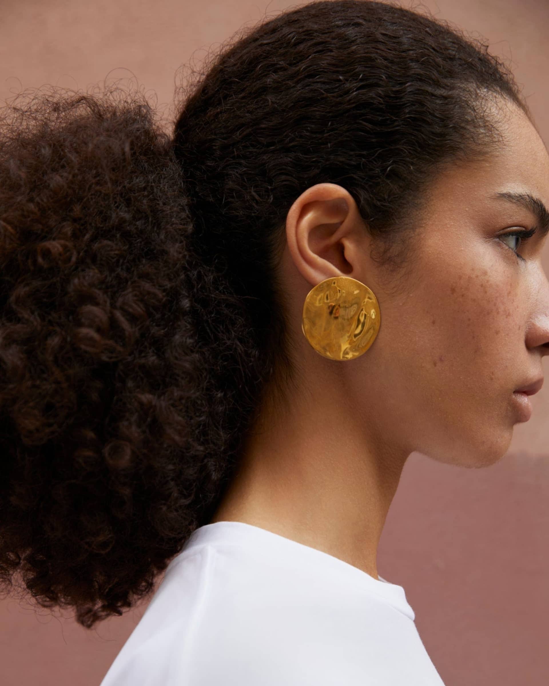 The Disc Earrings - Gold in Gold made by ESSEN