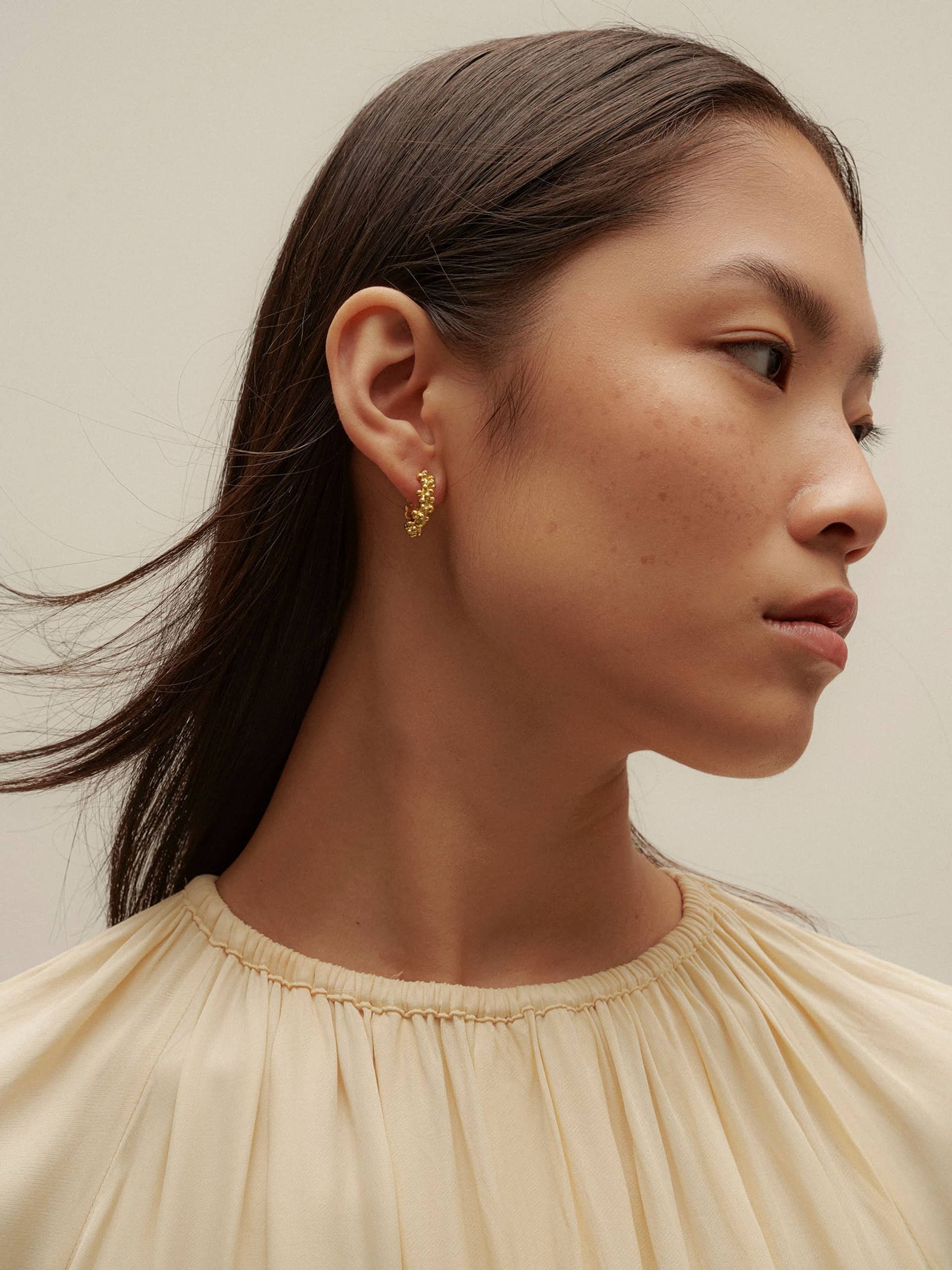 Céleste Deux Small Hoop Earrings 14 ct Gold made by Eva Remenyi