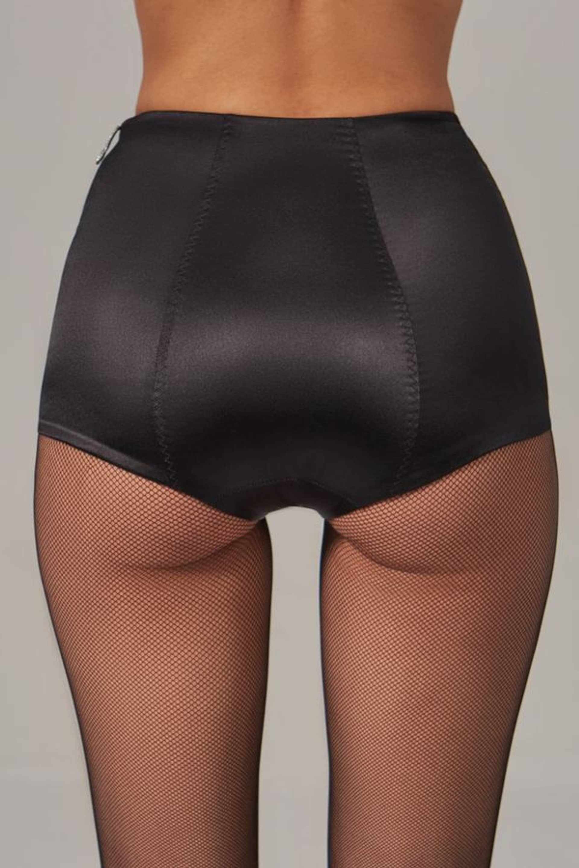 MONICA SHORTS made by NUÉ