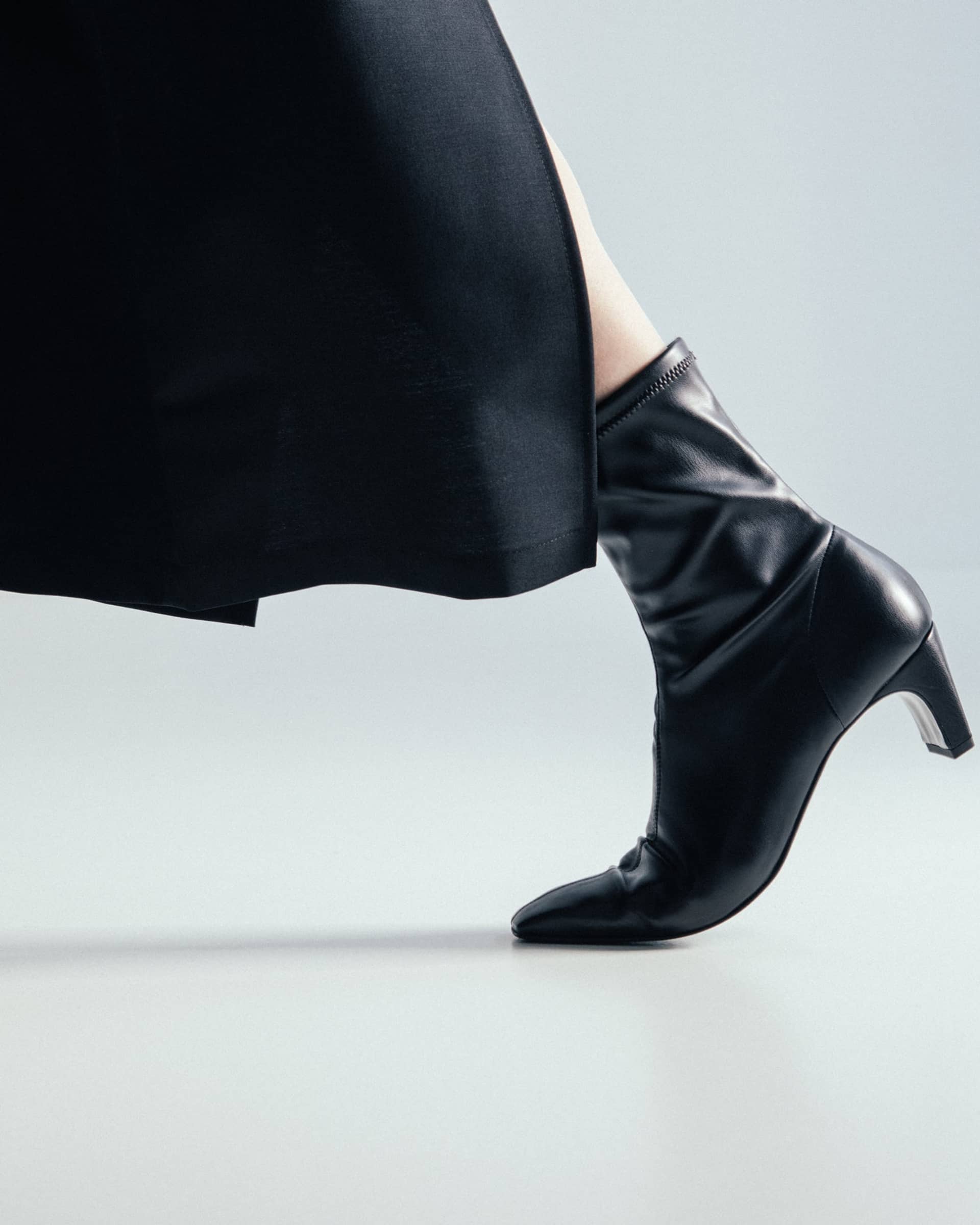 The Glove Boot - Black made by ESSEN