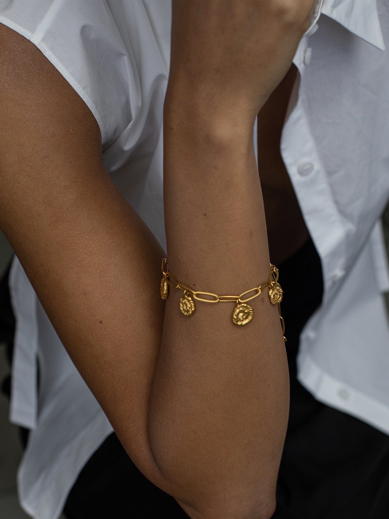 Nautilus Bracelet in Gold made by Eva Remenyi