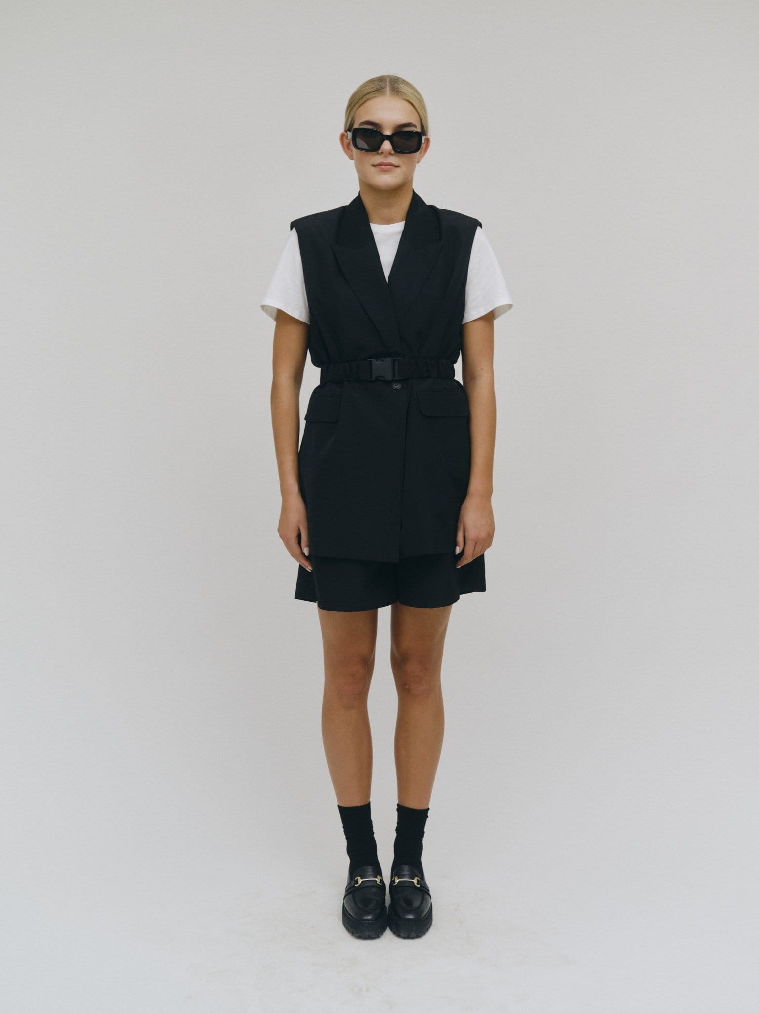 Phoebe Sleeveless Blazer - Black made by HERSKIND