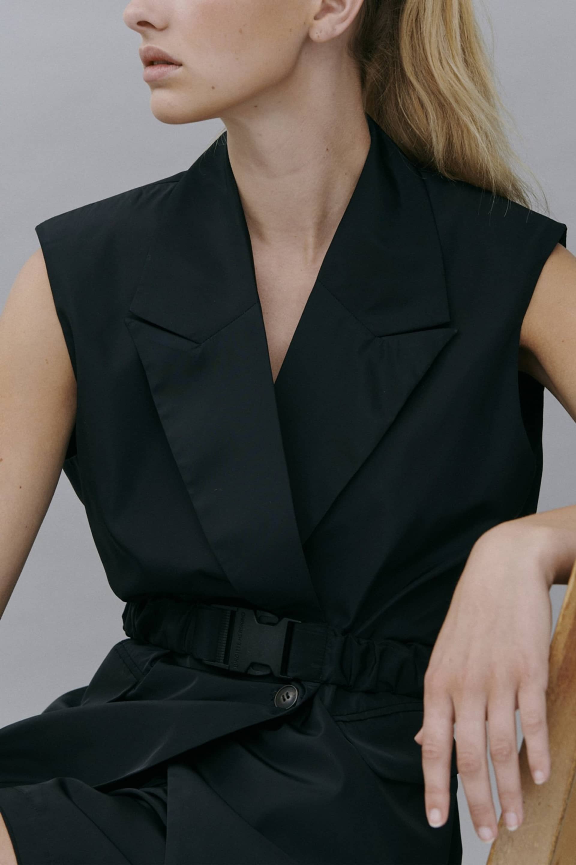 Phoebe Sleeveless Blazer - Black made by HERSKIND
