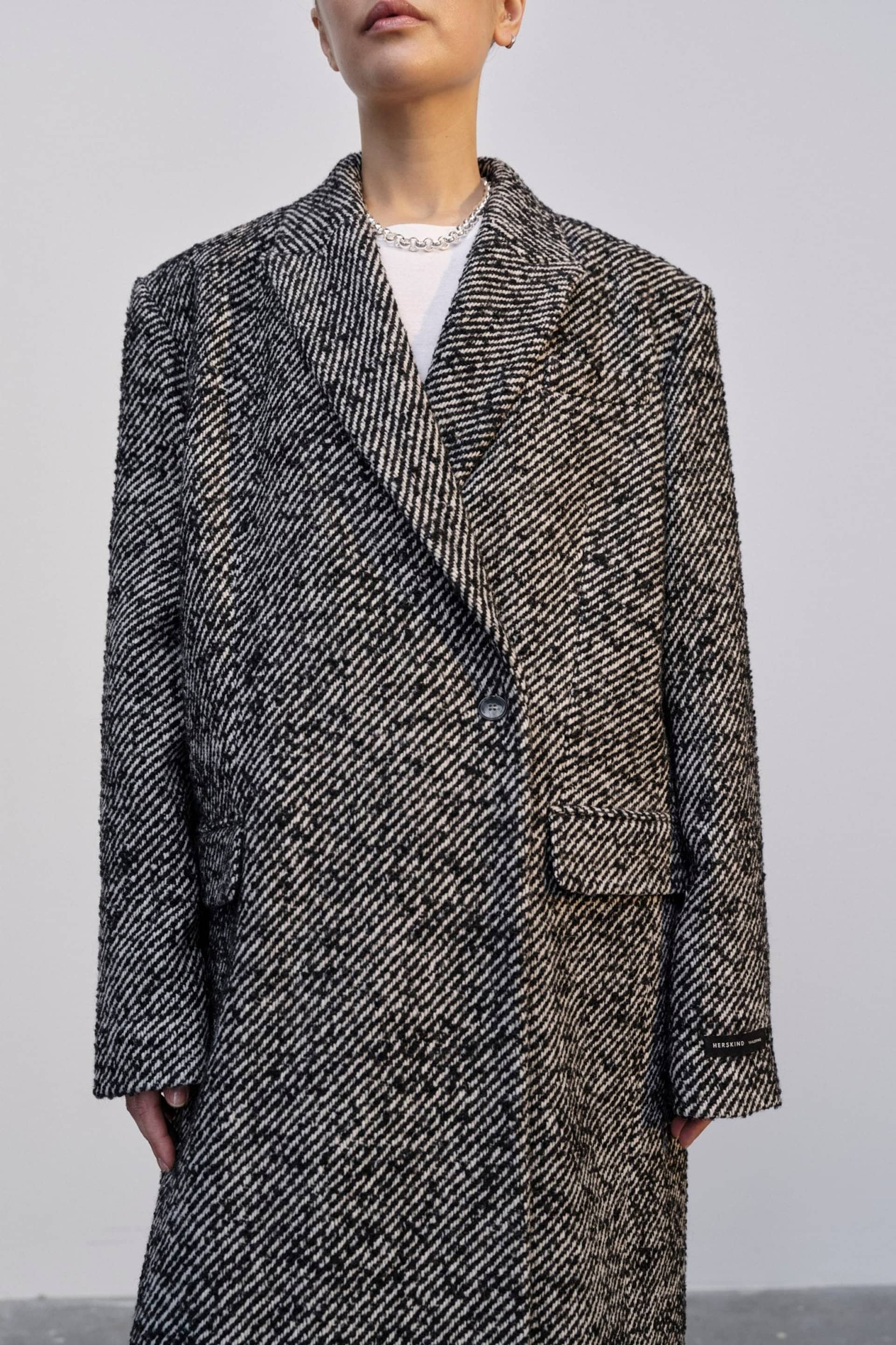 Butter Coat - Salt & Peber made by HERSKIND