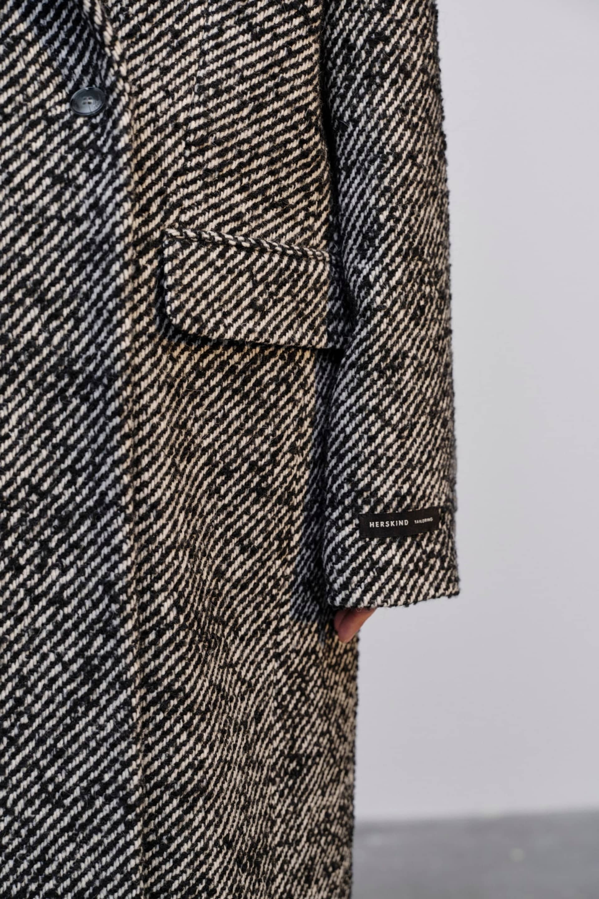 Butter Coat - Salt & Peber made by HERSKIND