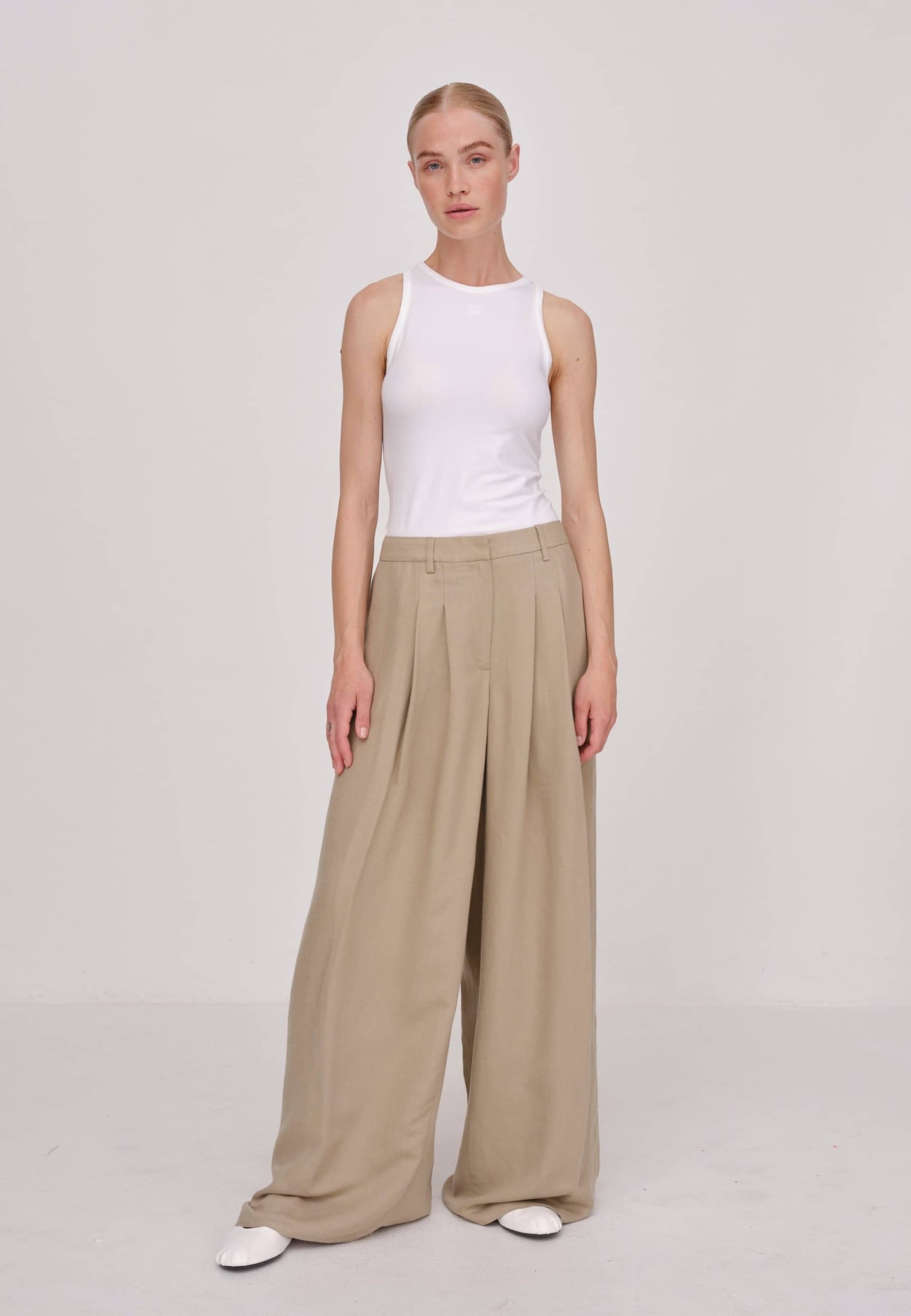 Lotus Pants - Light Khaki made by HERSKIND