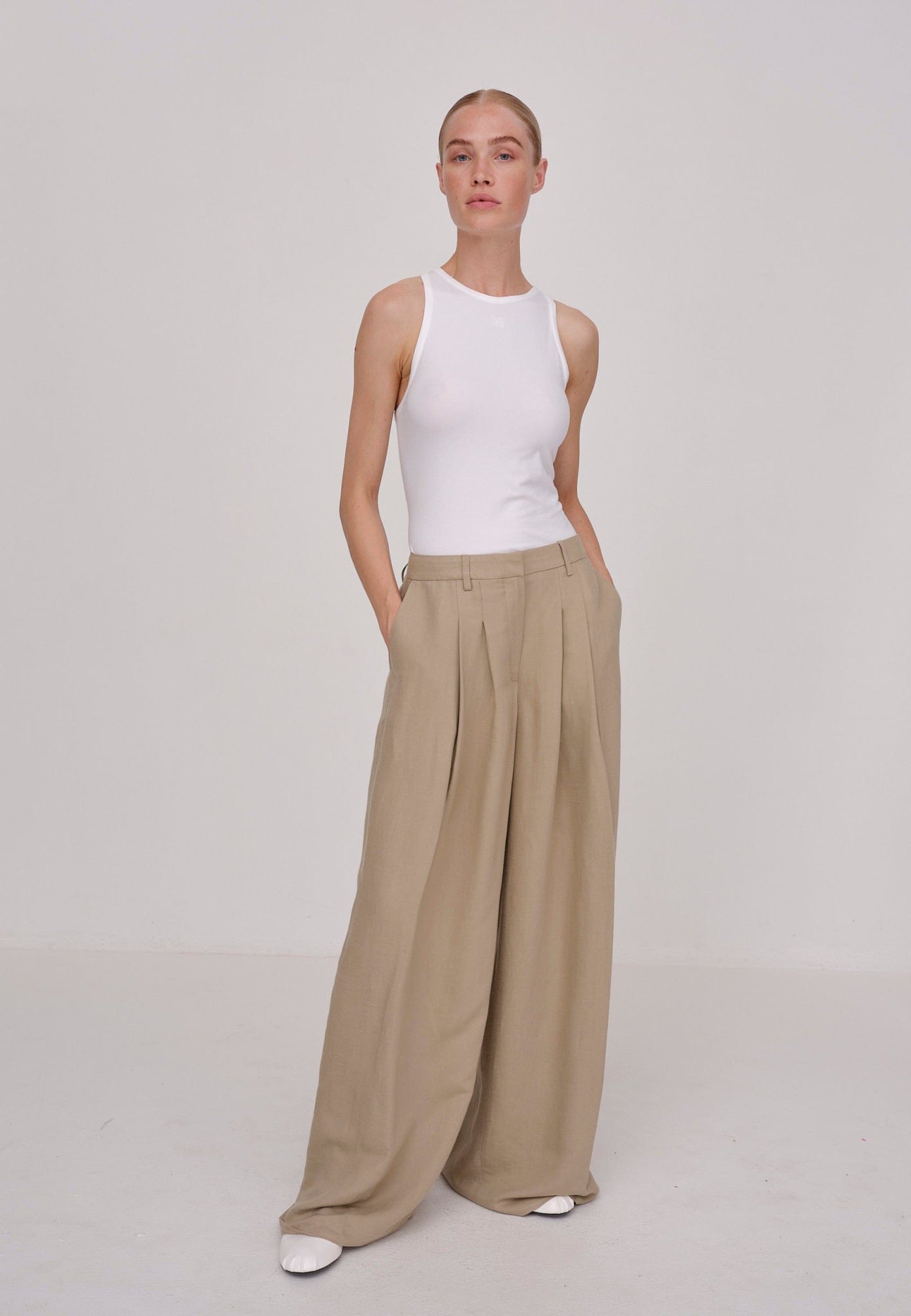 Lotus Pants - Light Khaki made by HERSKIND