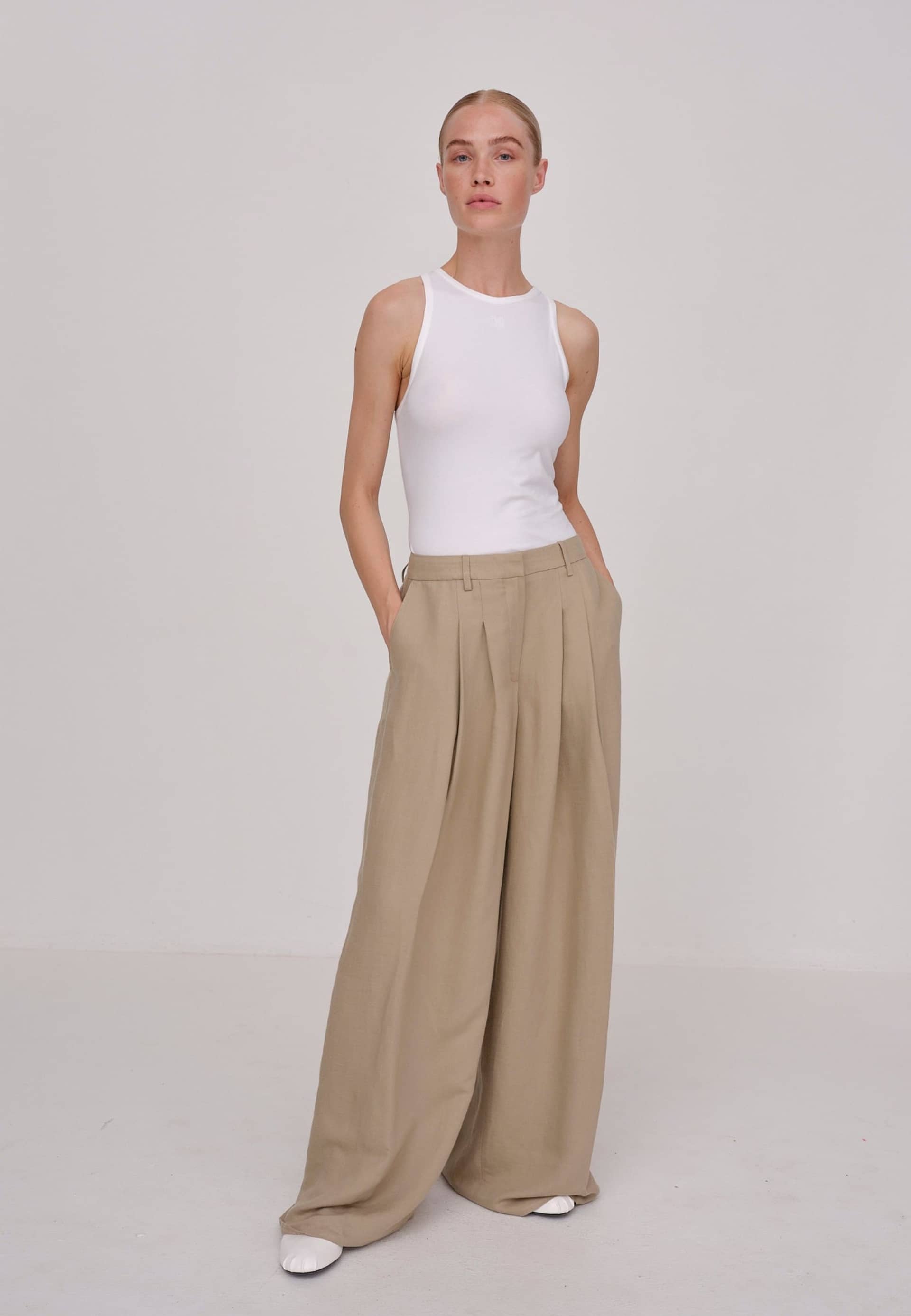Lotus Pants - Light Khaki made by HERSKIND