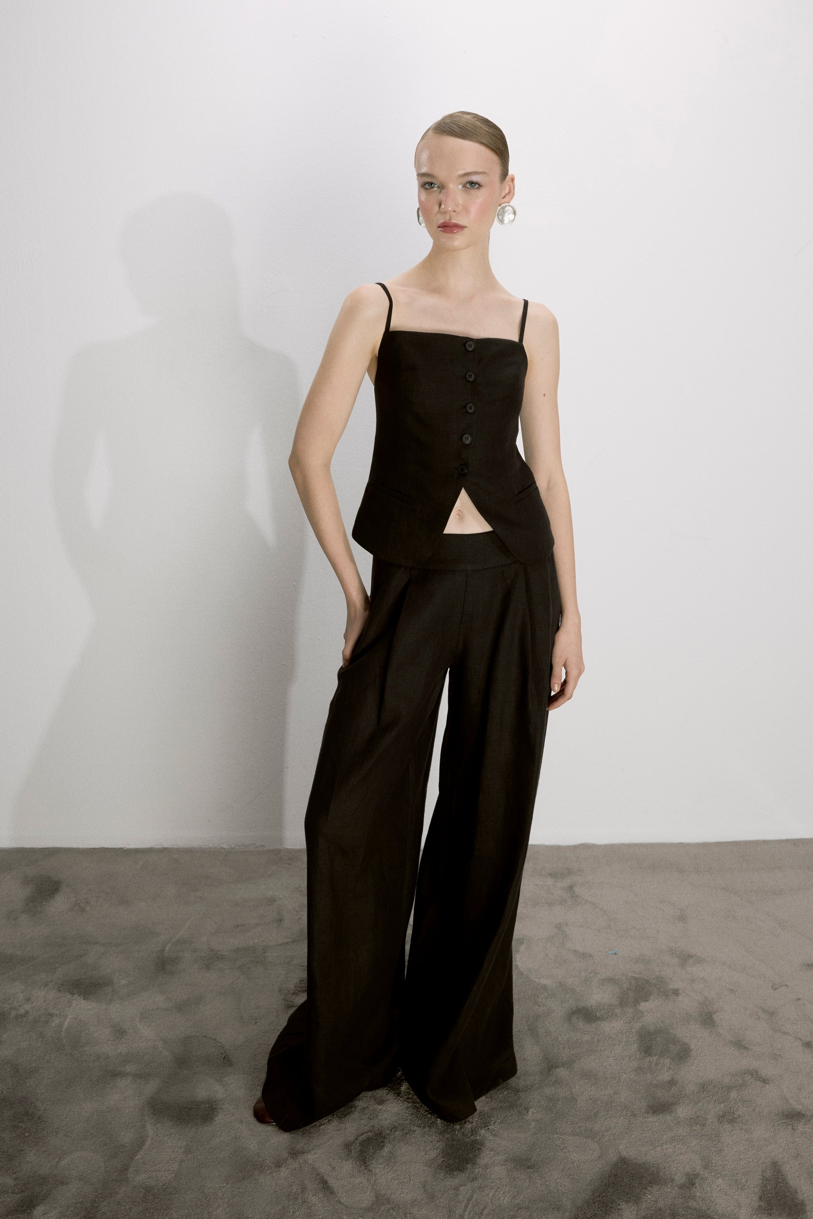 Mui Wide Leg Linen Trousers In Black made by Nazli Ceren