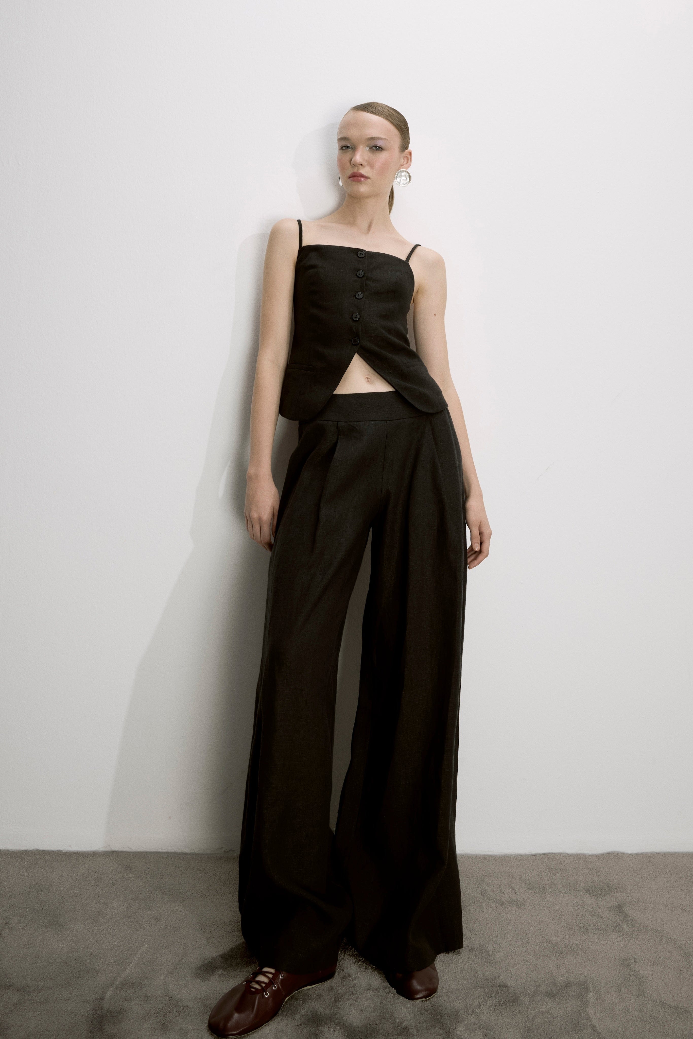 Mui Wide Leg Linen Trousers In Black made by Nazli Ceren