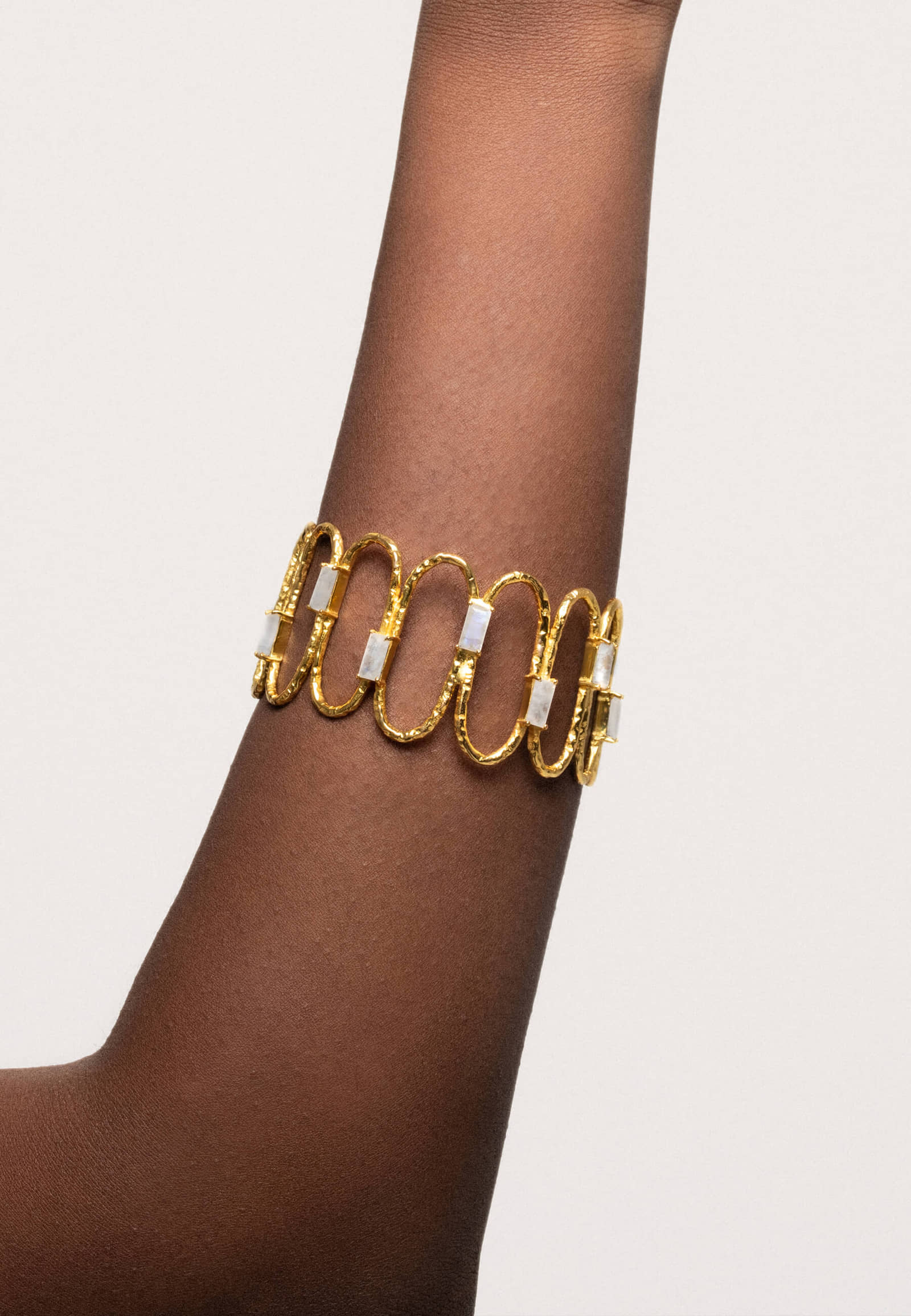 Brazalete Rinaldi Dorado made by Lavani Jewels