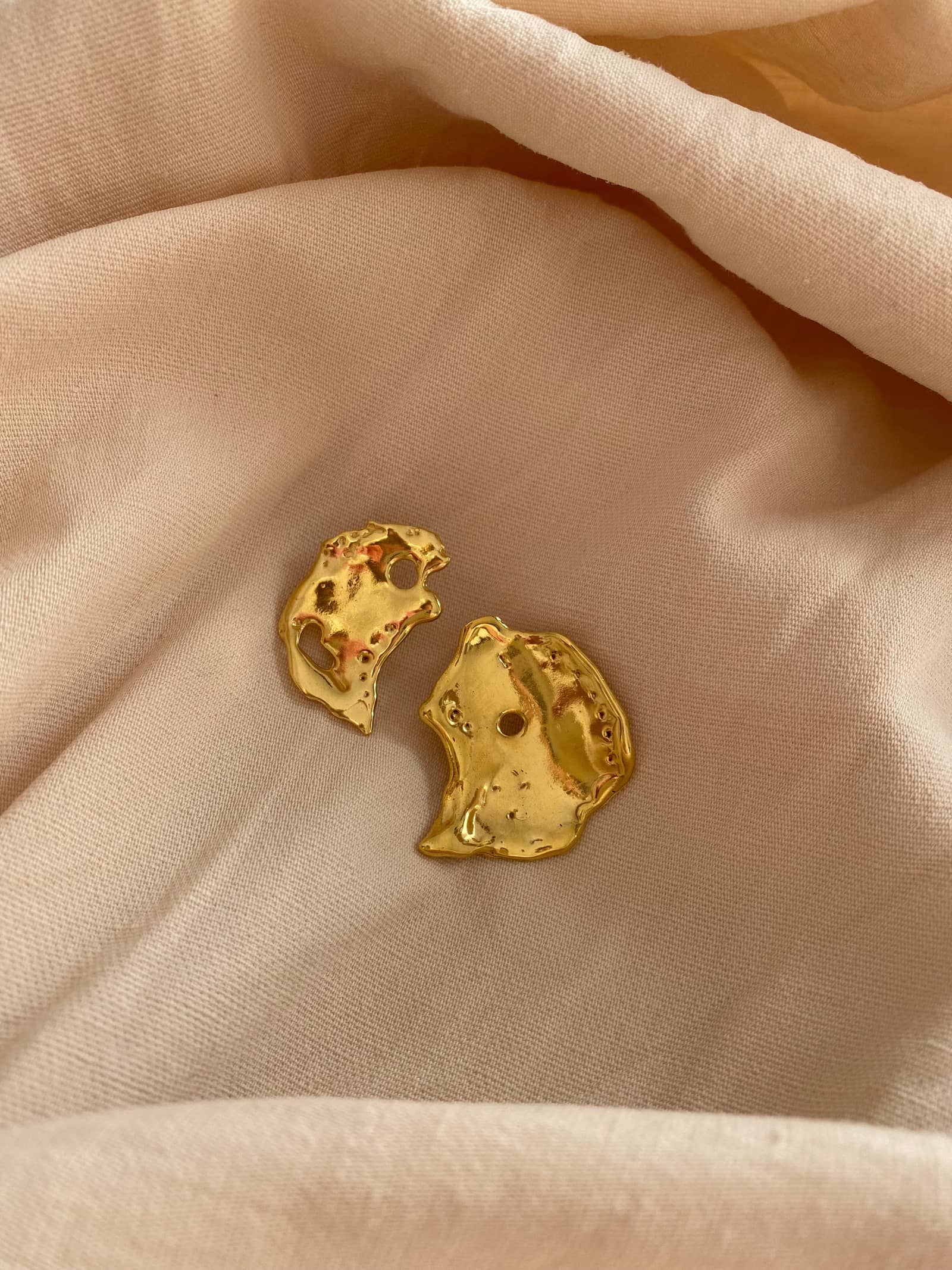 Talisman Moon Earrings Gold in Gold made by Eva Remenyi