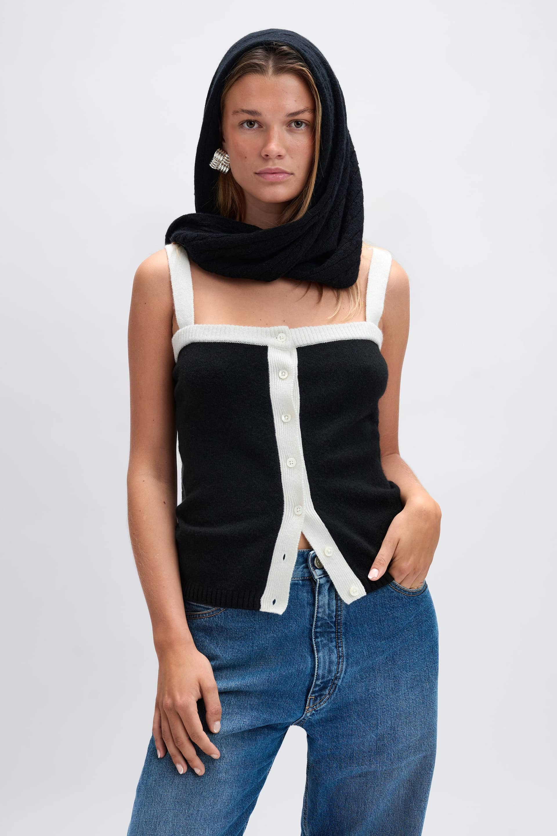Cashmere tank top black & white made by CLOEYS