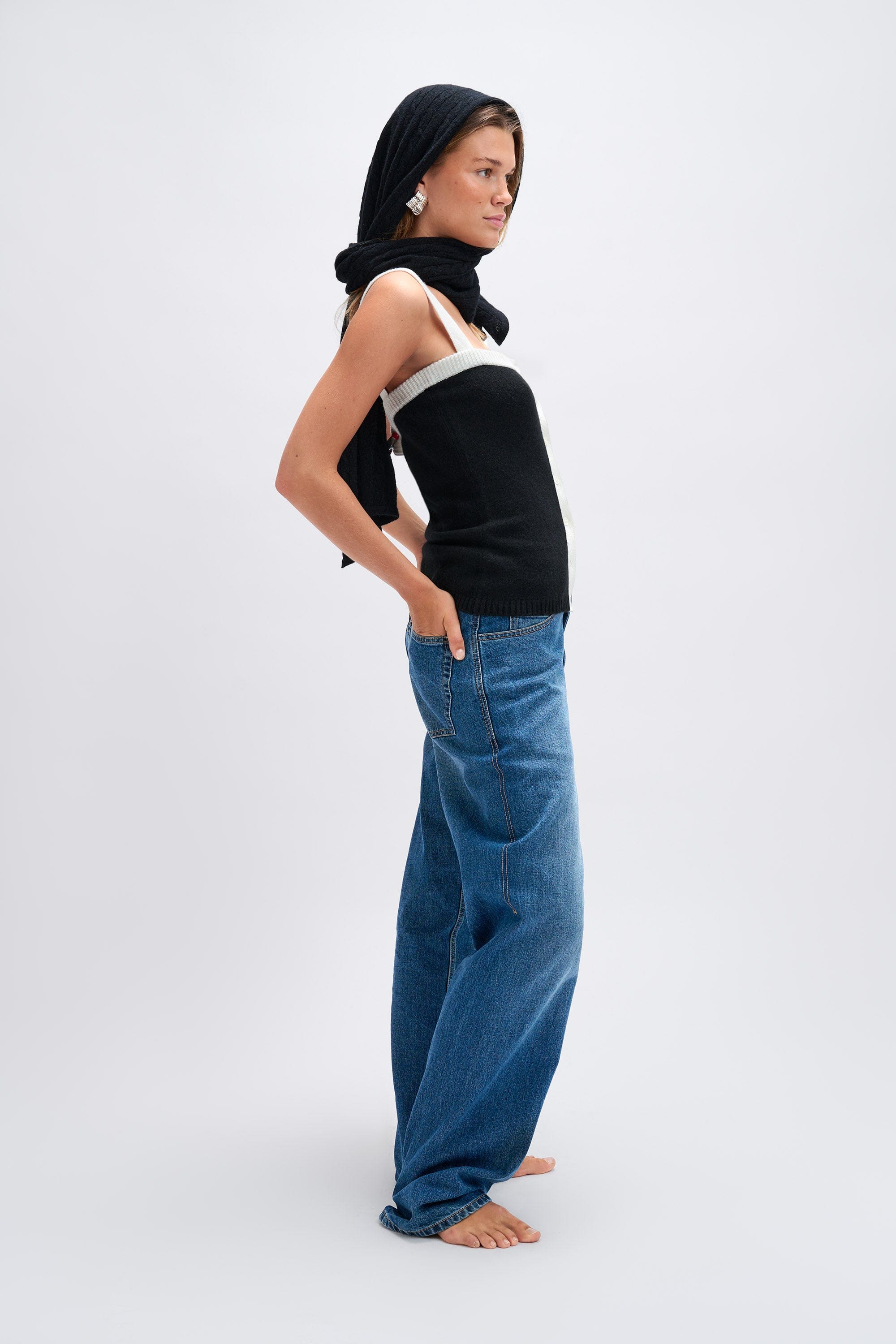 Cashmere tank top black & white made by CLOEYS