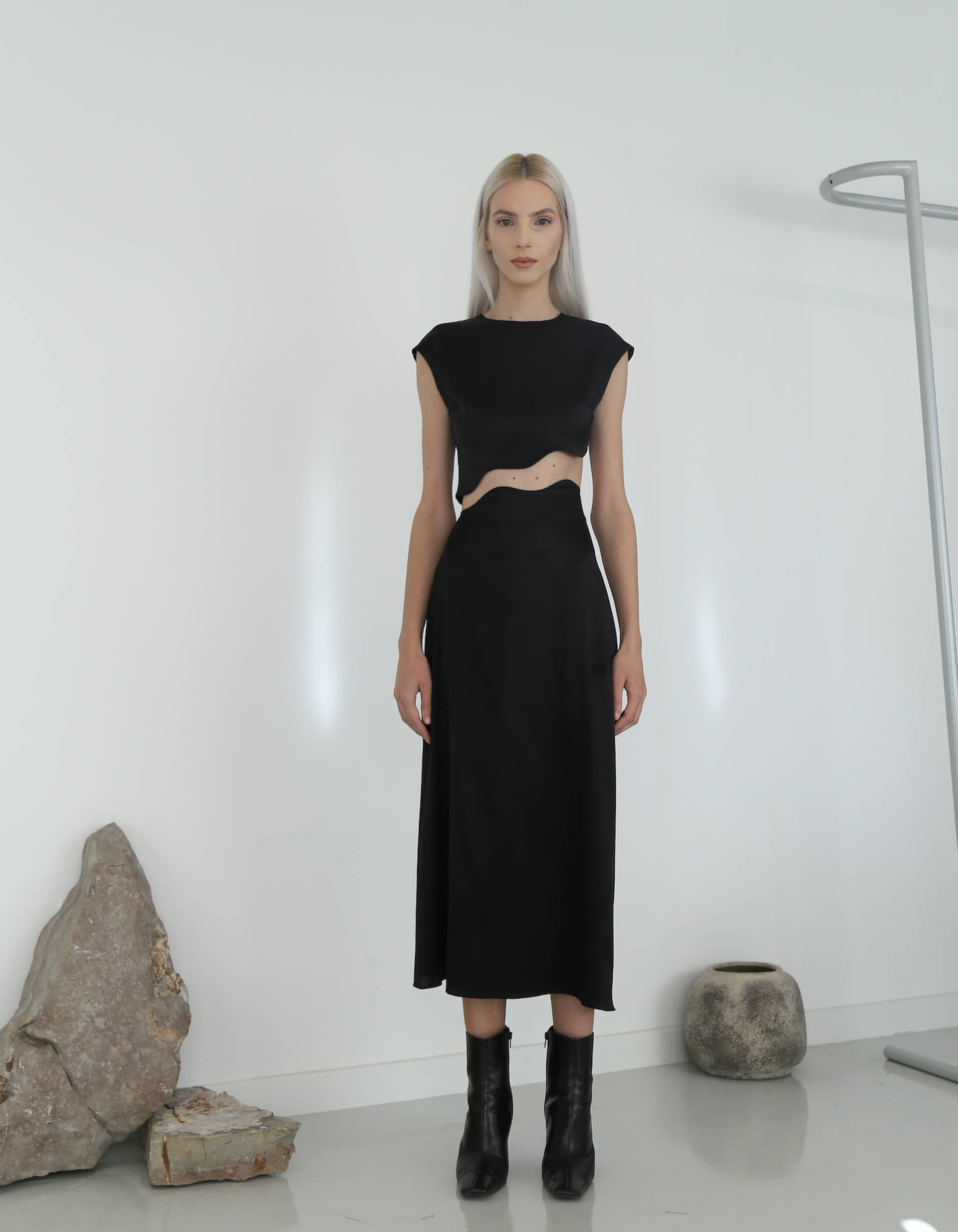 RHEA Silk Top in Black made by MAET