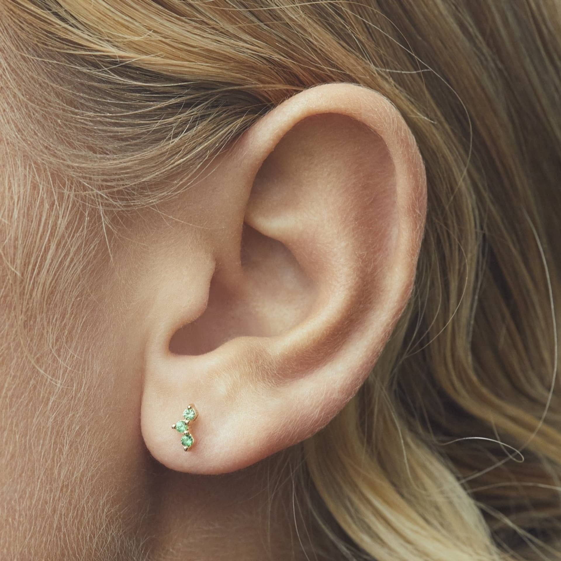 HONEY I'M HOME LABRET TSAVORITE & YELLOW GOLD made by ENNUI