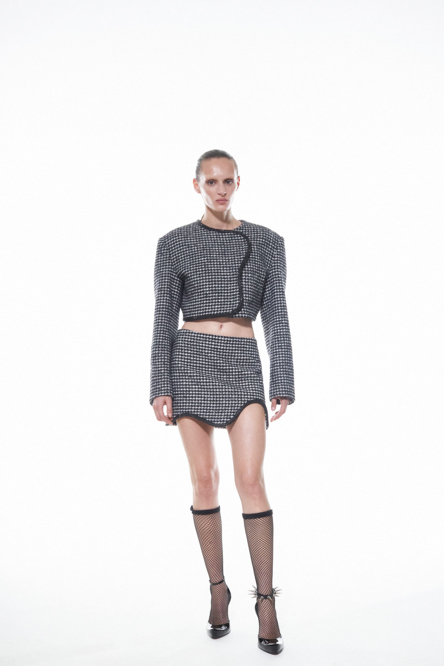 HOUNDSTOOTH SKIRT MINI in Black made by NUÉ