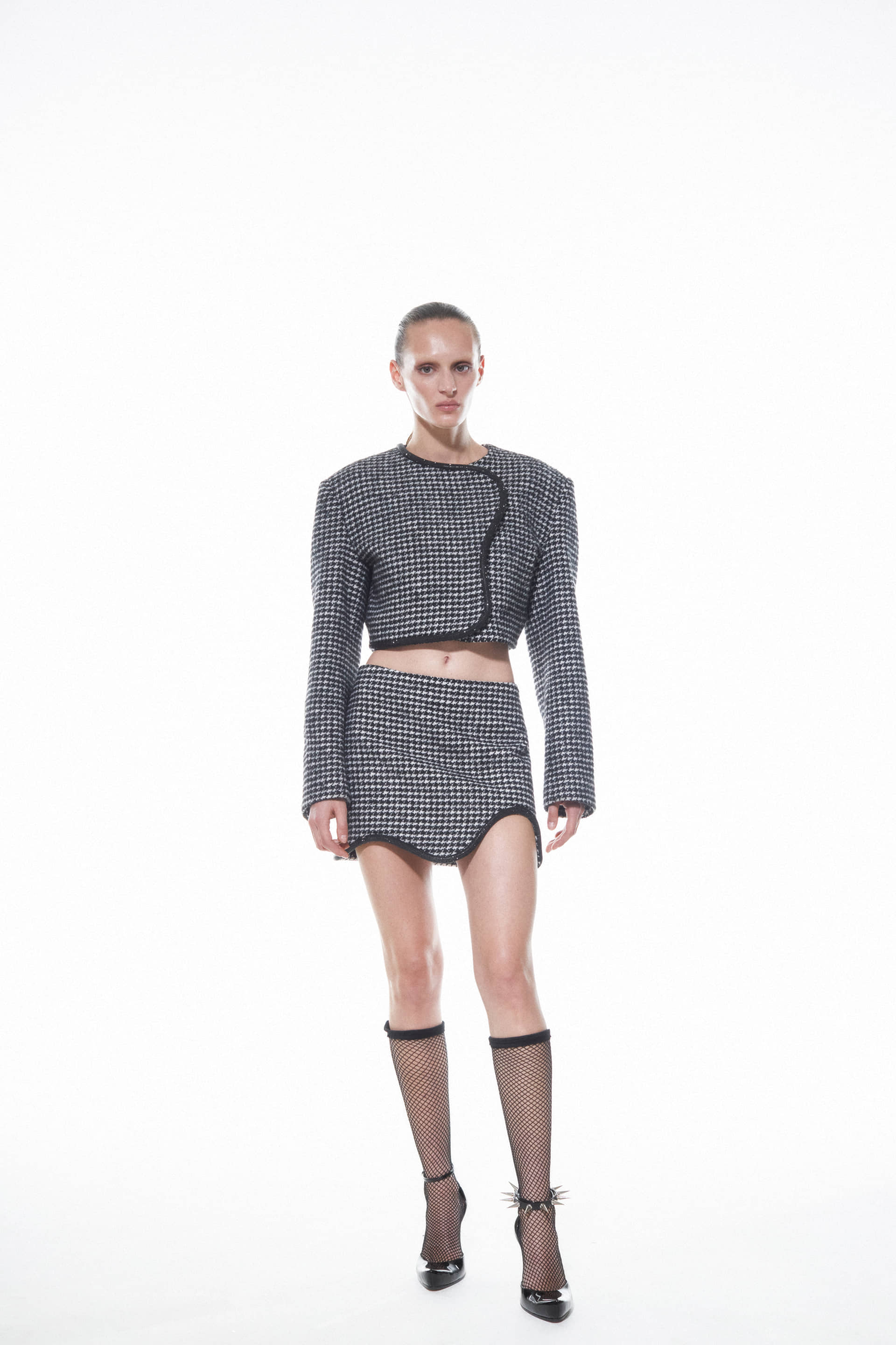 HOUNDSTOOTH SKIRT MINI in Black made by NUÉ