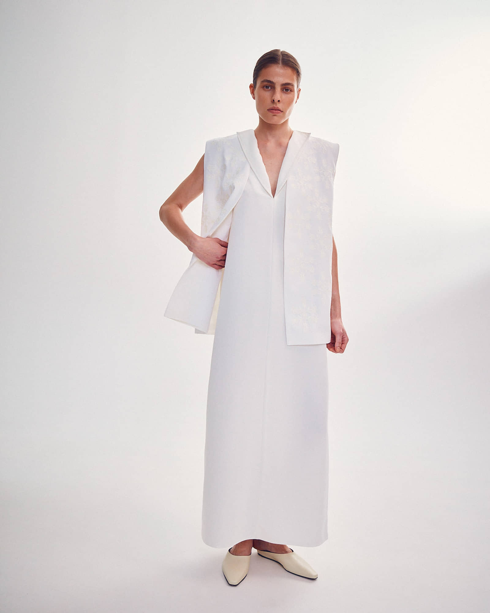 DRESS WITH EMBROIDERED COLLAR made by DELEGAN Clothes