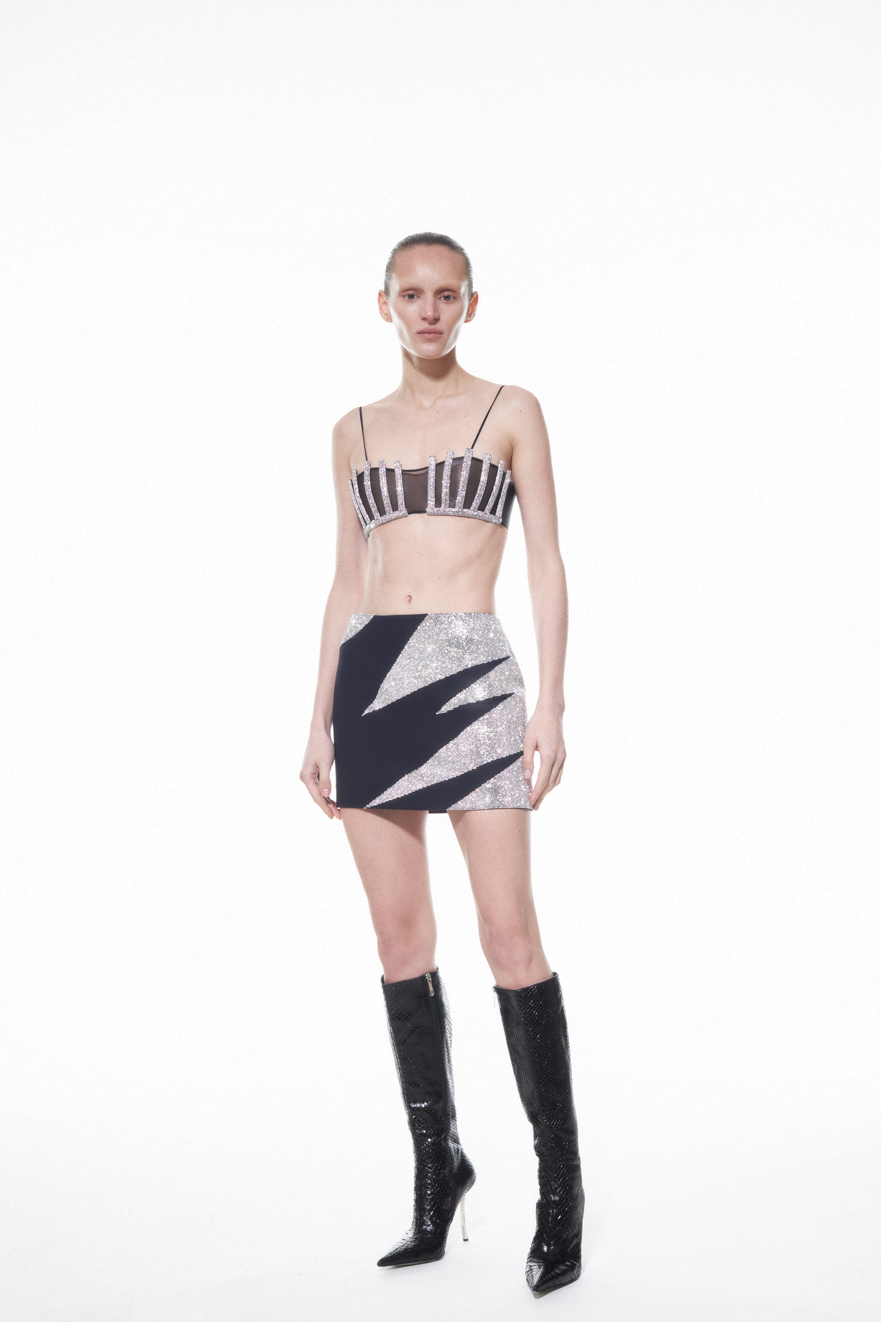 LOTUS BRALETTE in Black made by NUÉ