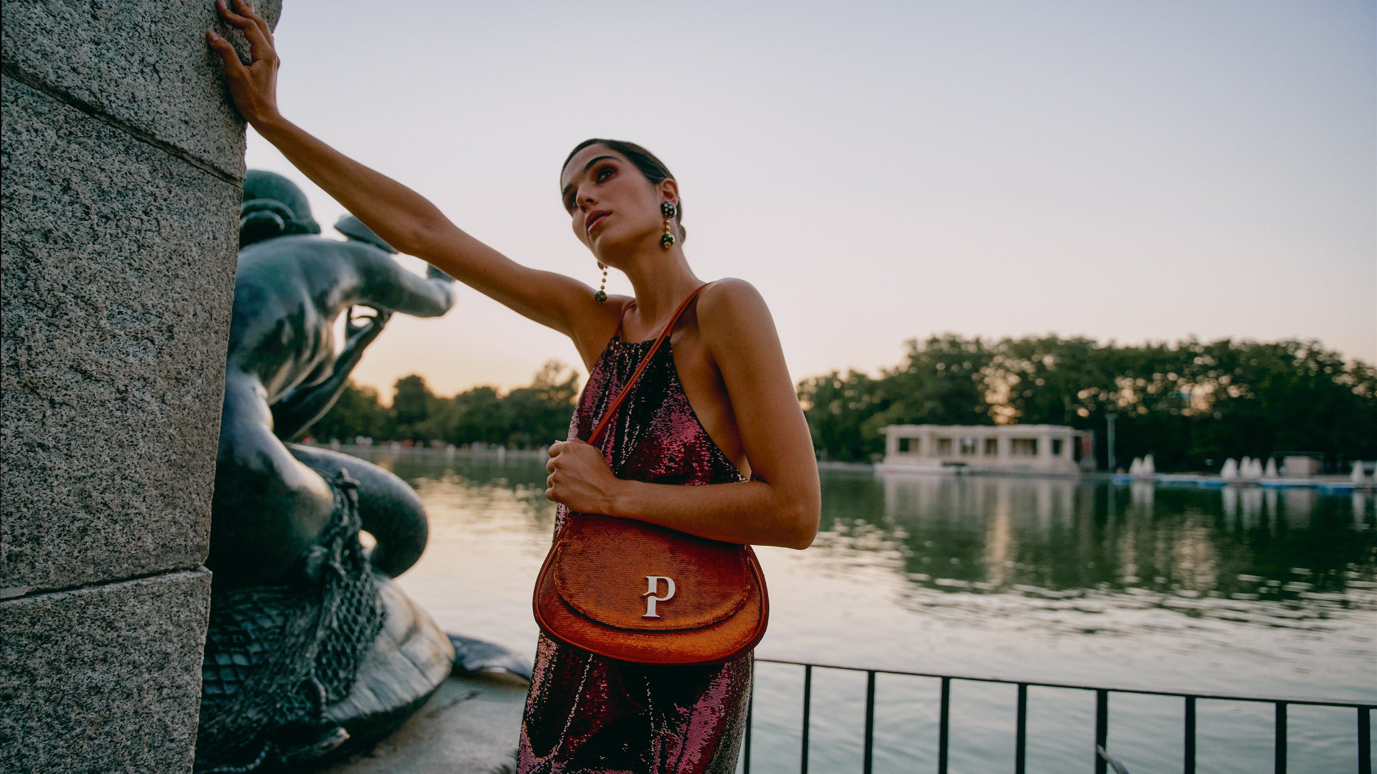 Paula sequins orange made by Phialebel