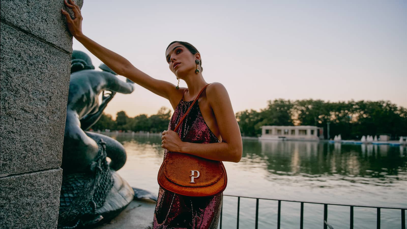 Paula sequins orange made by Phialebel