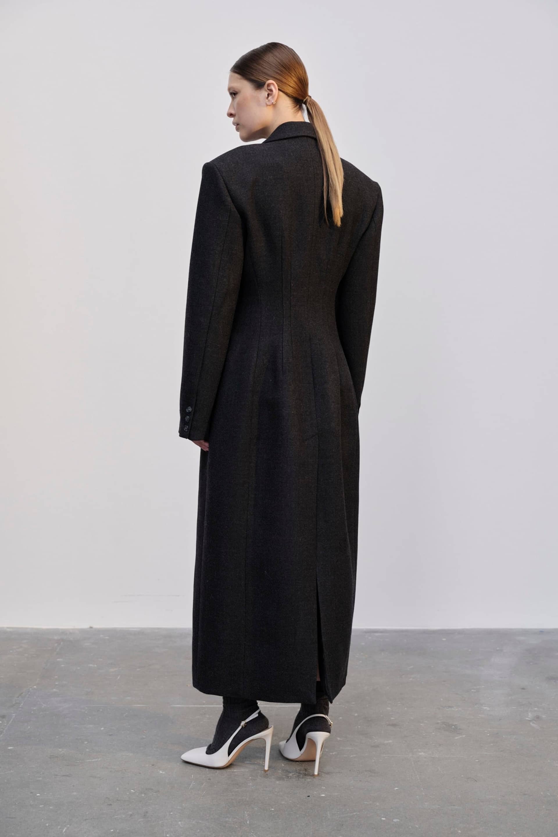 Ultra De Lux Coat - Dark Grey made by HERSKIND