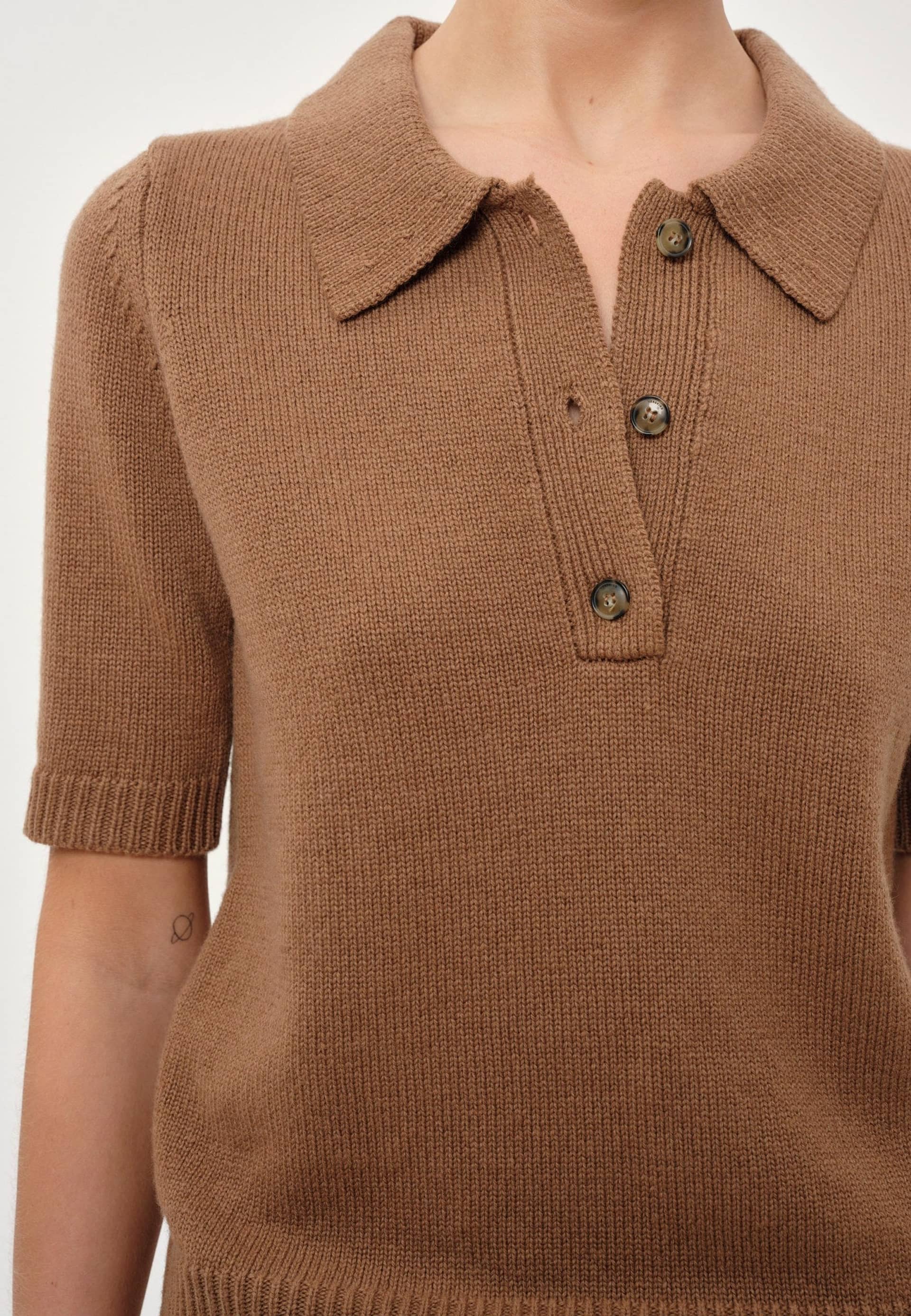 Alberto Knit Polo Blouse - Brown Sugar made by HERSKIND