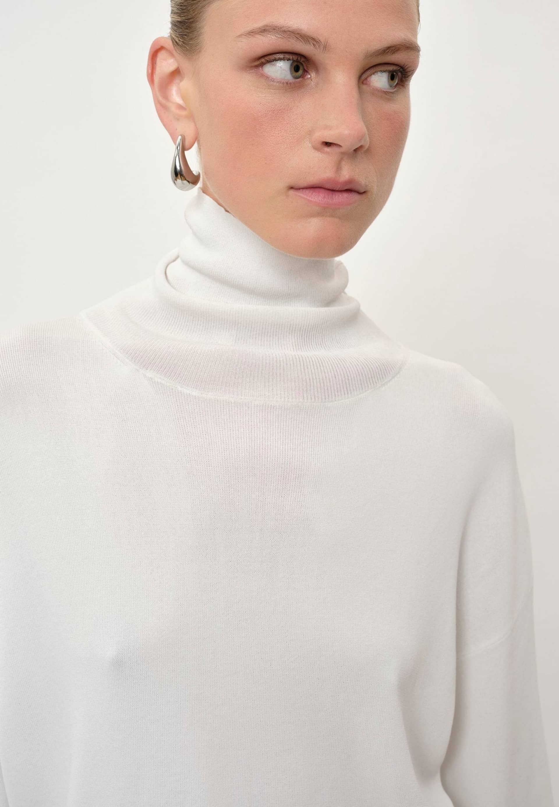 Brittany Knit T-shirt - Off White made by HERSKIND