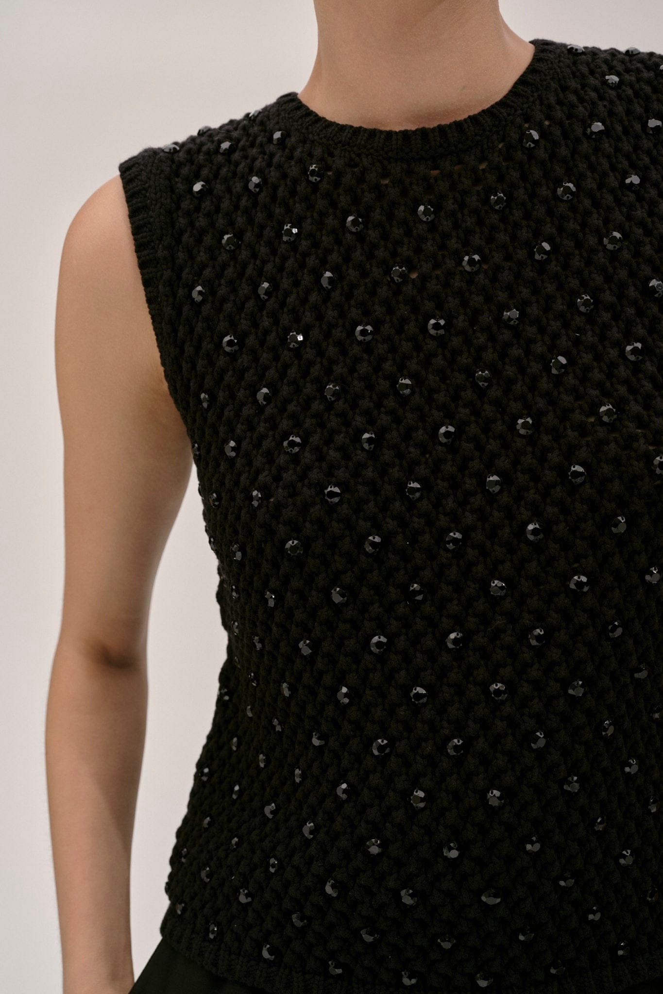 Sonny Knit Top - Black made by HERSKIND