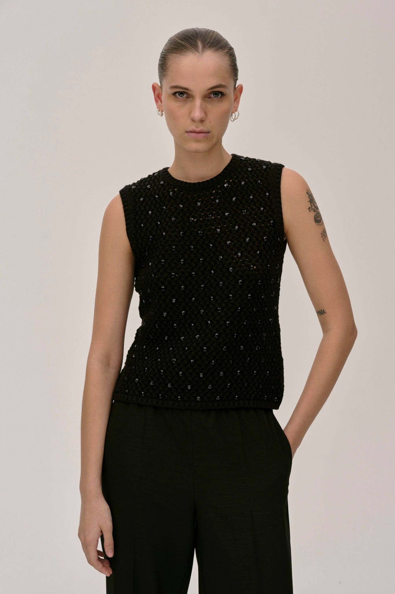 Sonny Knit Top - Black made by HERSKIND